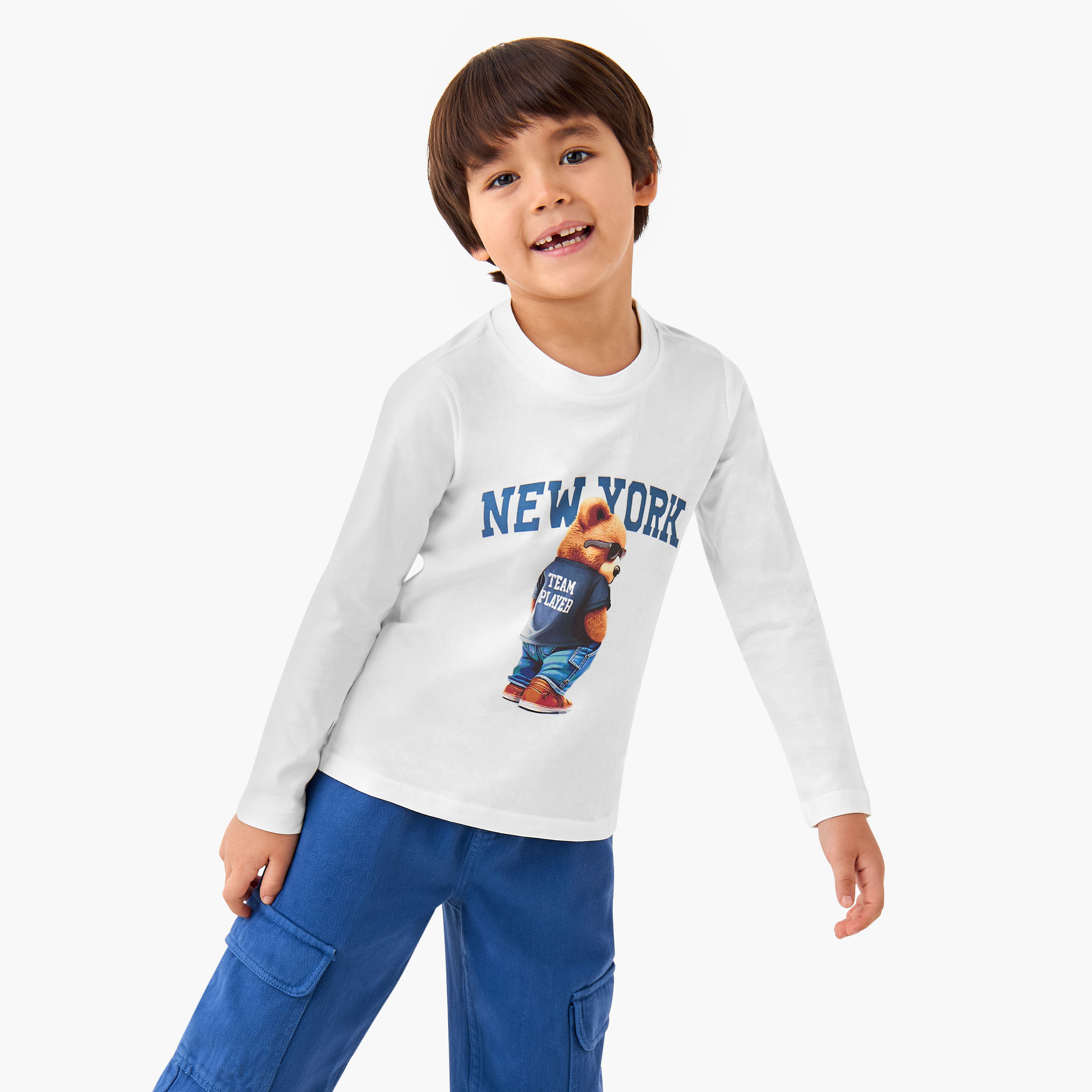 تيشيرت قطن بياقة ضيقة وأكمام طويلة وطبعات جرافيك للأولاد من جونيورز-boys-clothing-tshirtsandpolos-image-1