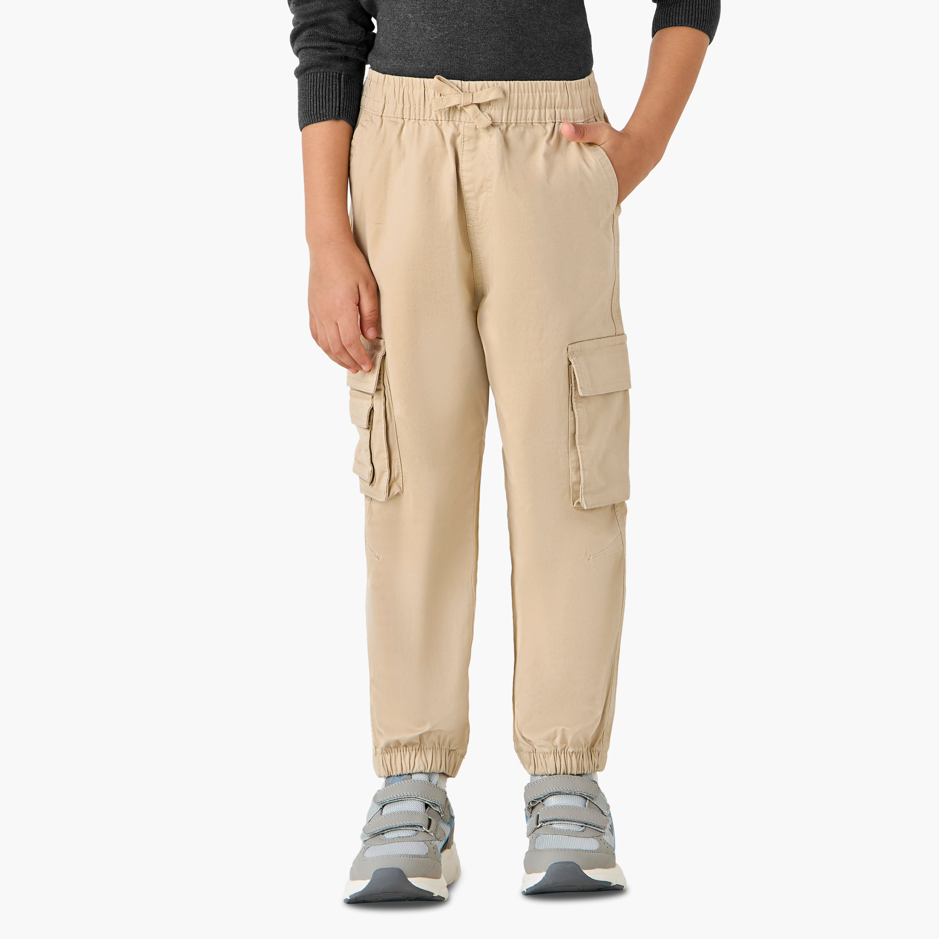 بنطلون كارجو سادة بجيوب من جونيورز-boys-clothing-bottoms-trousers-image-5