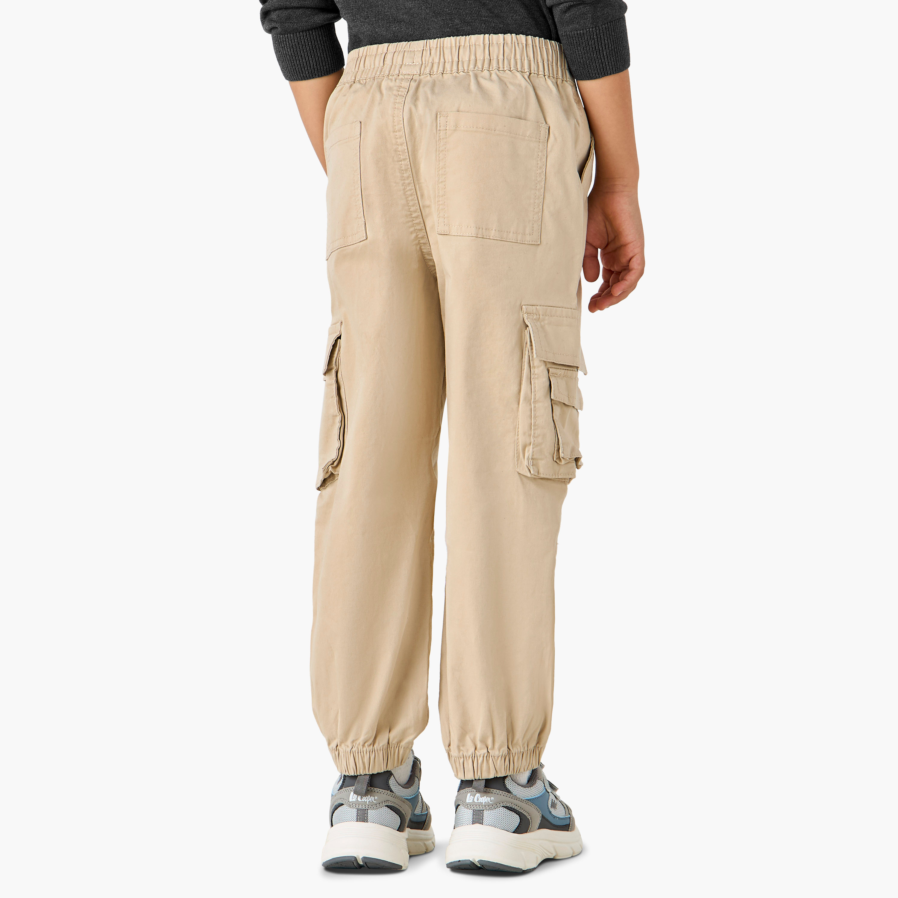 بنطلون كارجو سادة بجيوب من جونيورز-boys-clothing-bottoms-trousers-image-3