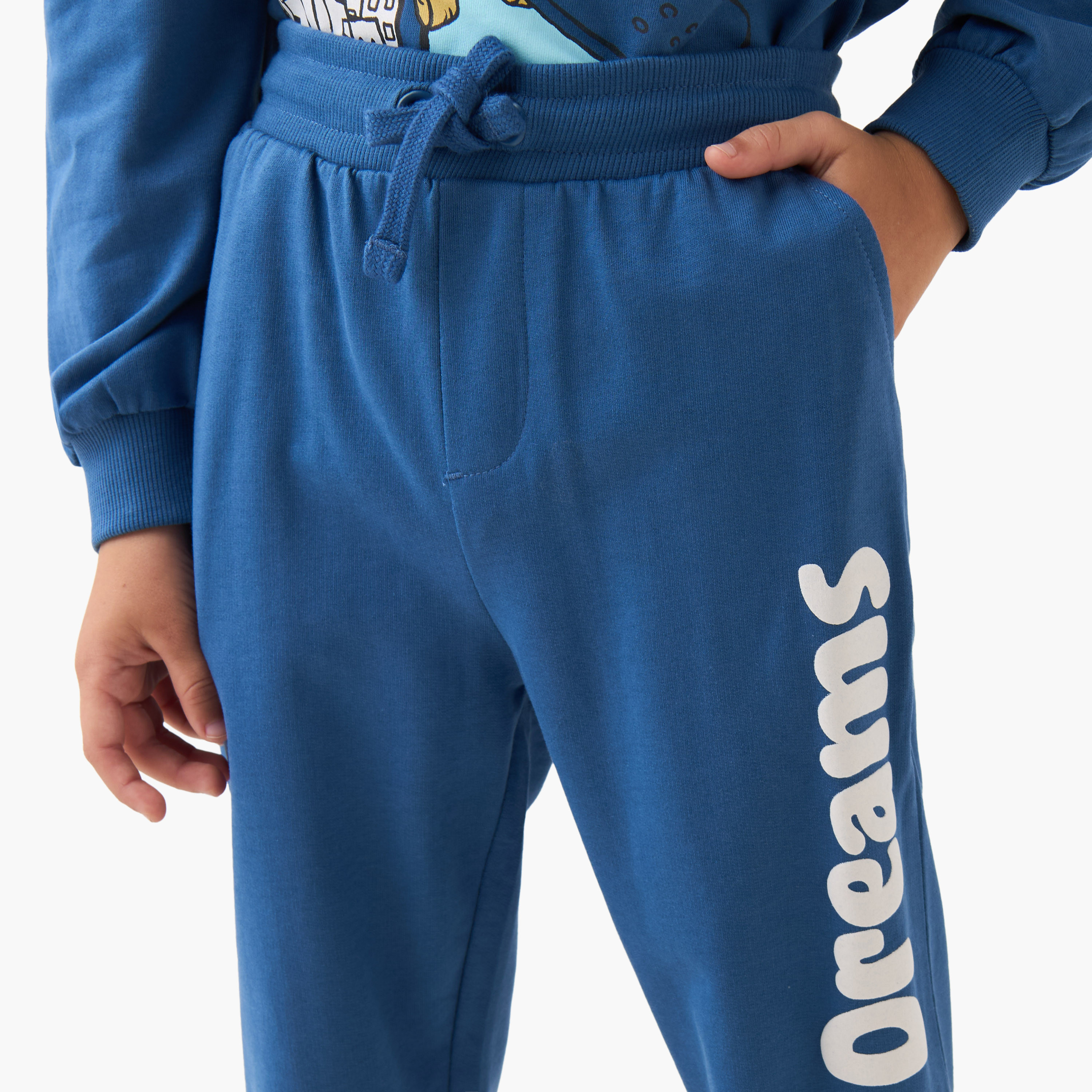 بنطلون رياضي قطن بخصر مطاطي ورباط وطبعات للأولاد من جونيورز-boys-clothing-bottoms-joggersandtrackpants-image-2