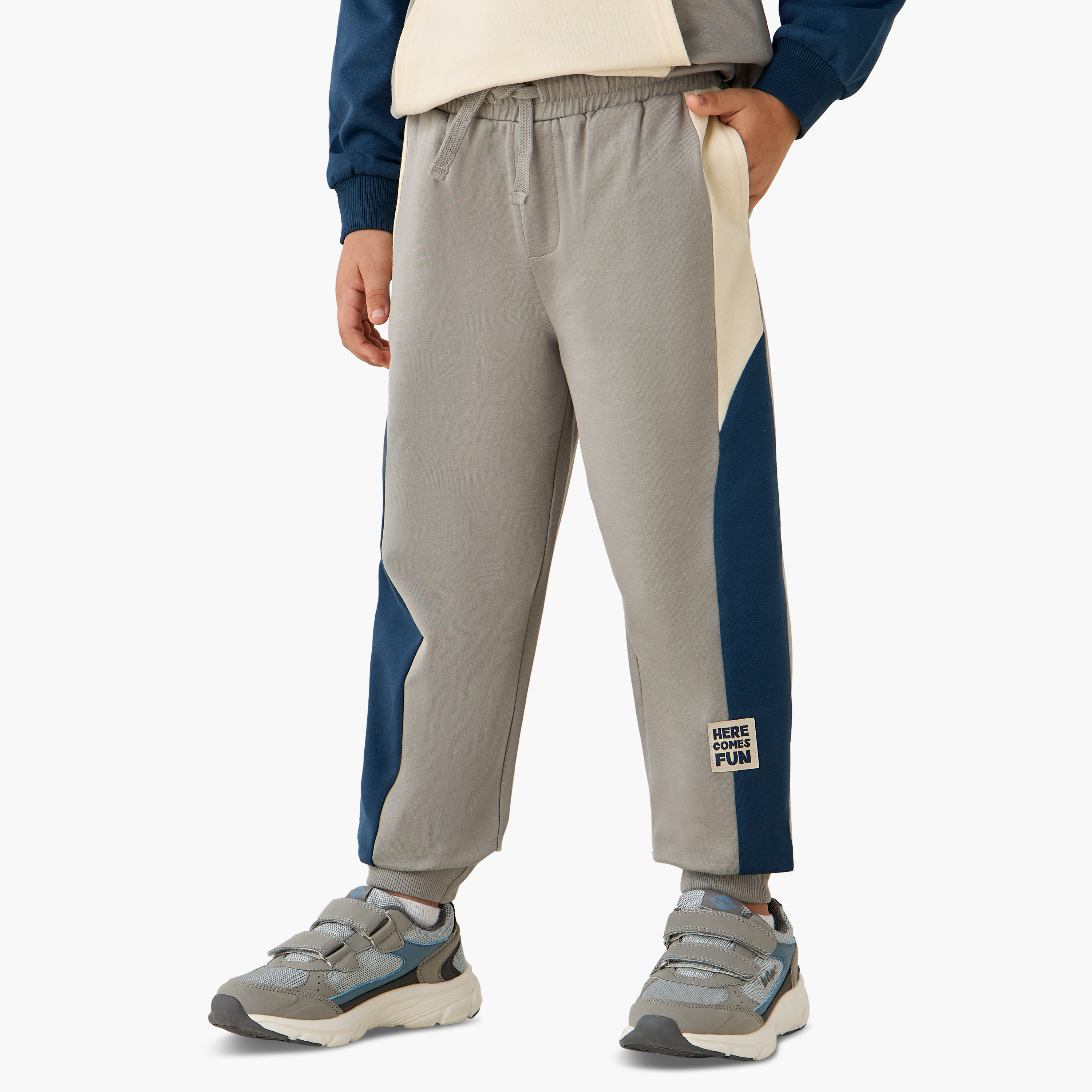 Juniors Boys Sweatshirt and Joggers Set with Hood - Soft Cotton
- Long Sleeves-boys-clothing-setsandcoords-image-4