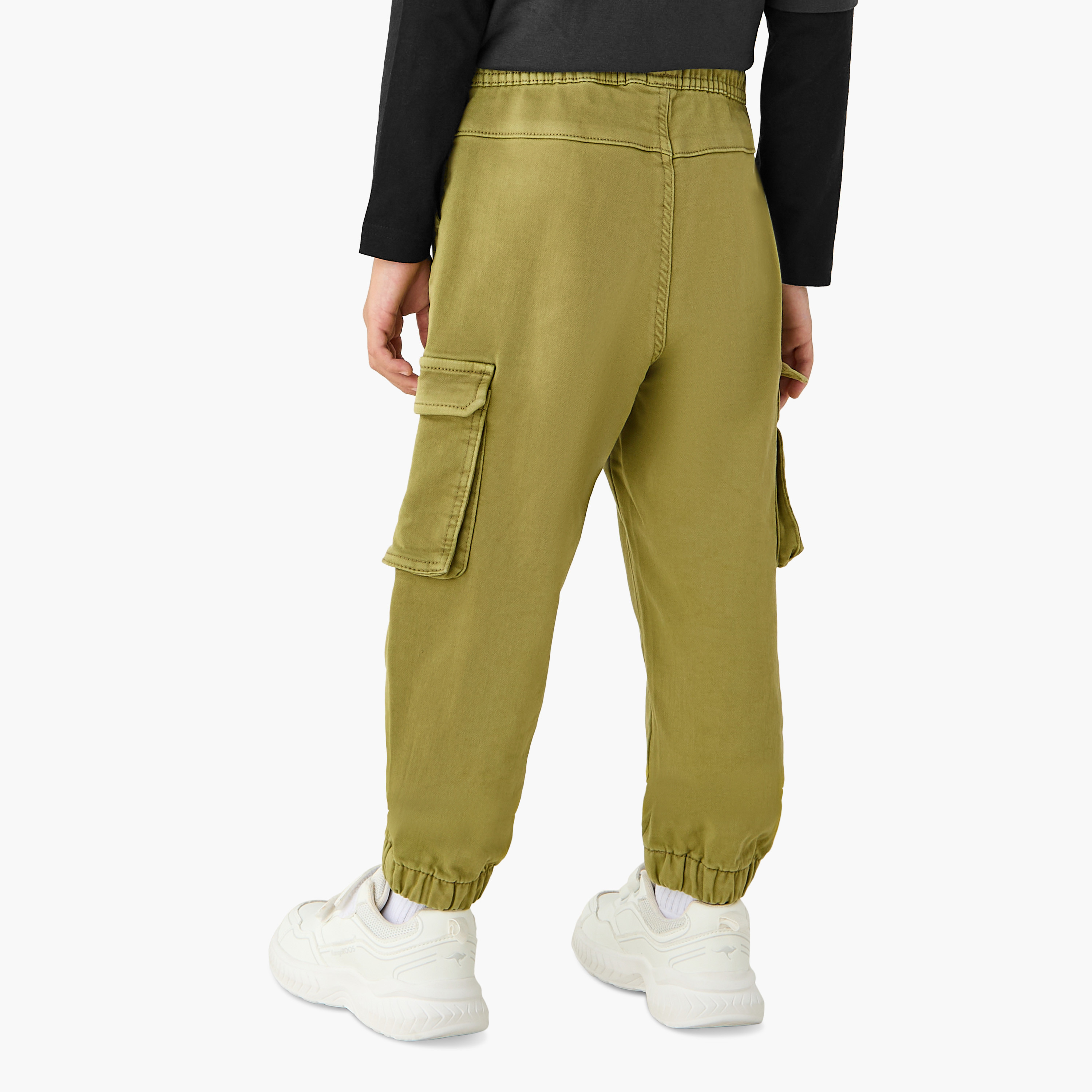 بنطلون جينز بجيوب كارجو وخصر مطاطي وقصة عادية للأولاد من جونيورز-baby-boys-clothing-bottoms-jeans-image-3
