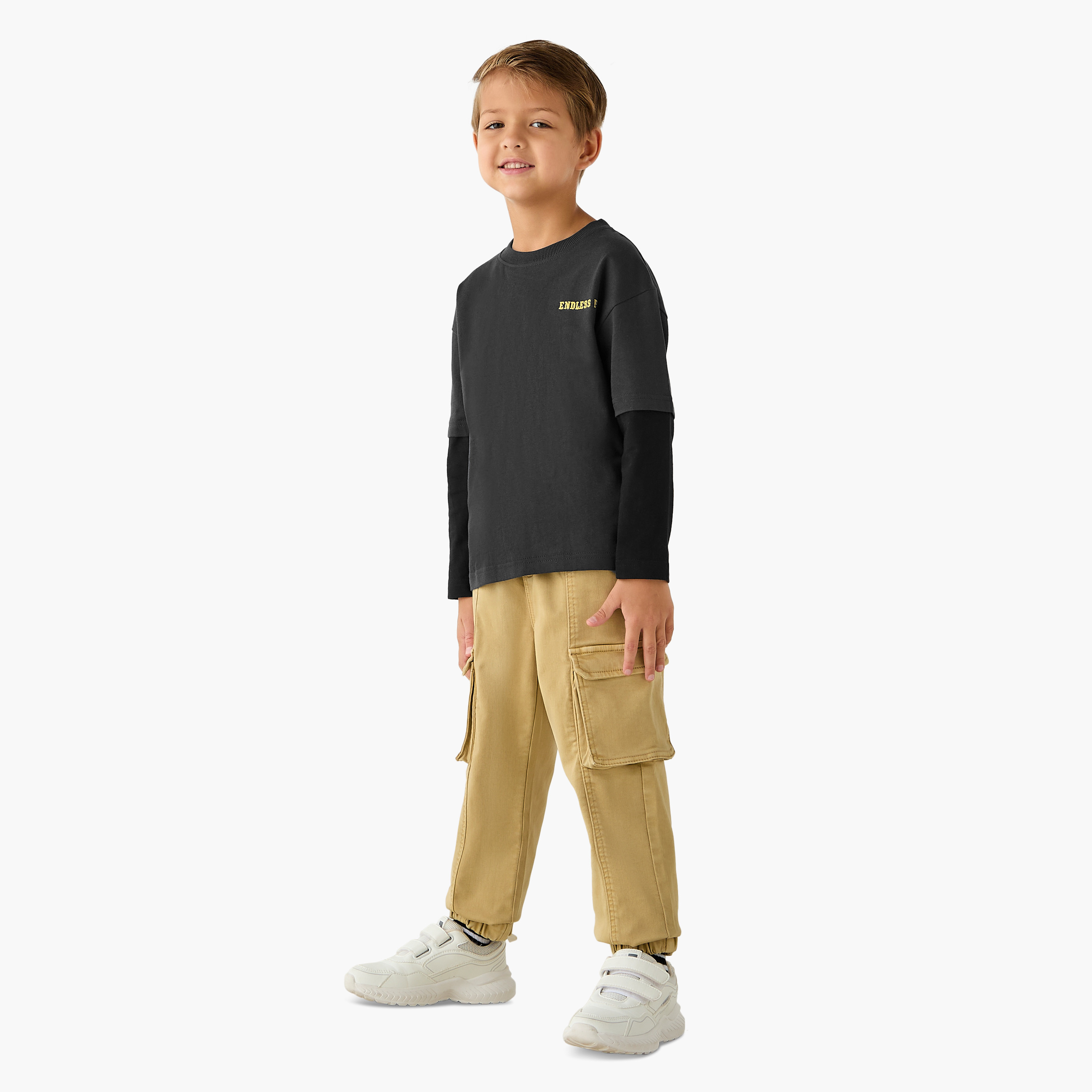 بنطلون جينز بجيوب كارجو وخصر مطاطي وقصة عادية للأولاد من جونيورز-baby-boys-clothing-bottoms-jeans-image-4