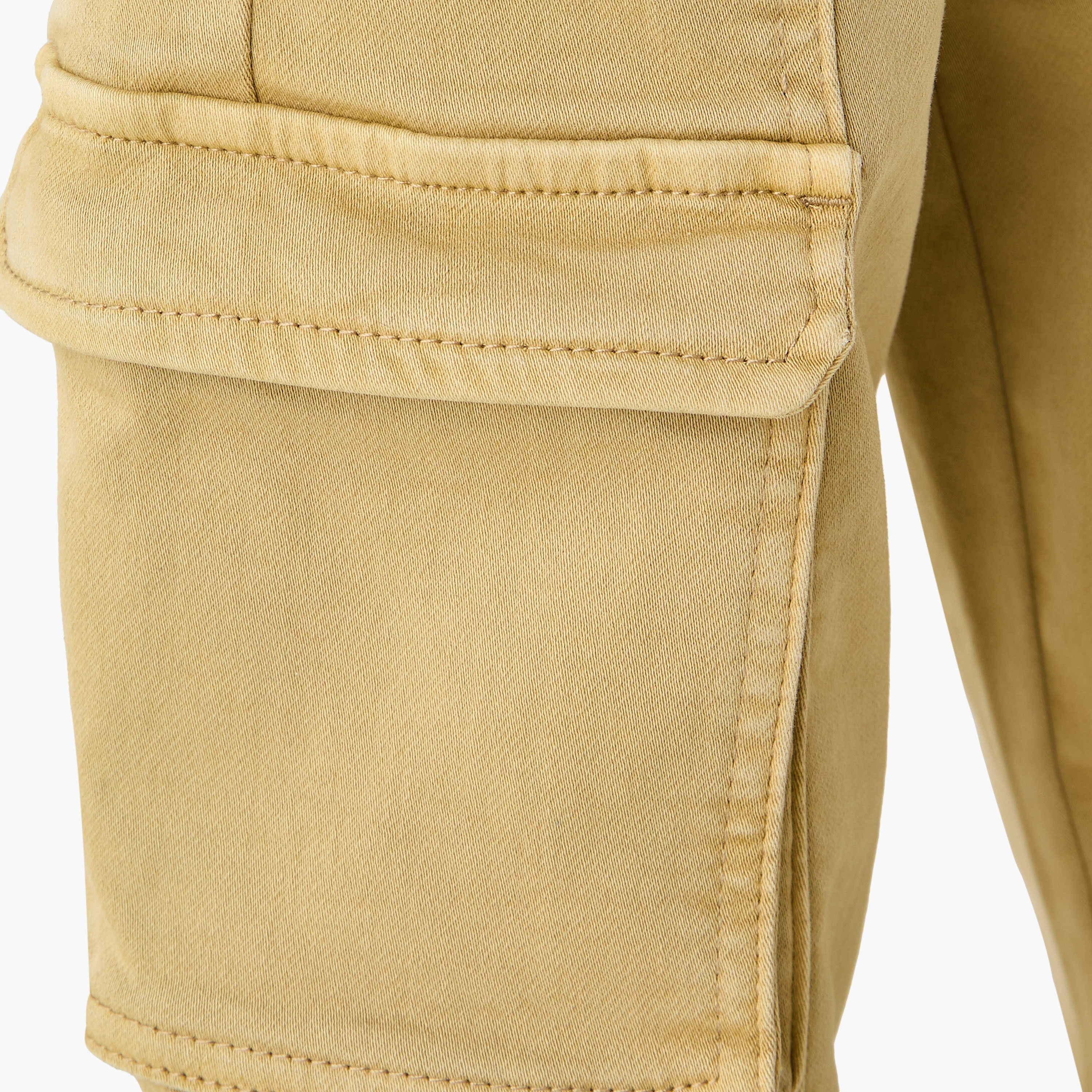 بنطلون جينز بجيوب كارجو وخصر مطاطي وقصة عادية للأولاد من جونيورز-baby-boys-clothing-bottoms-jeans-image-1