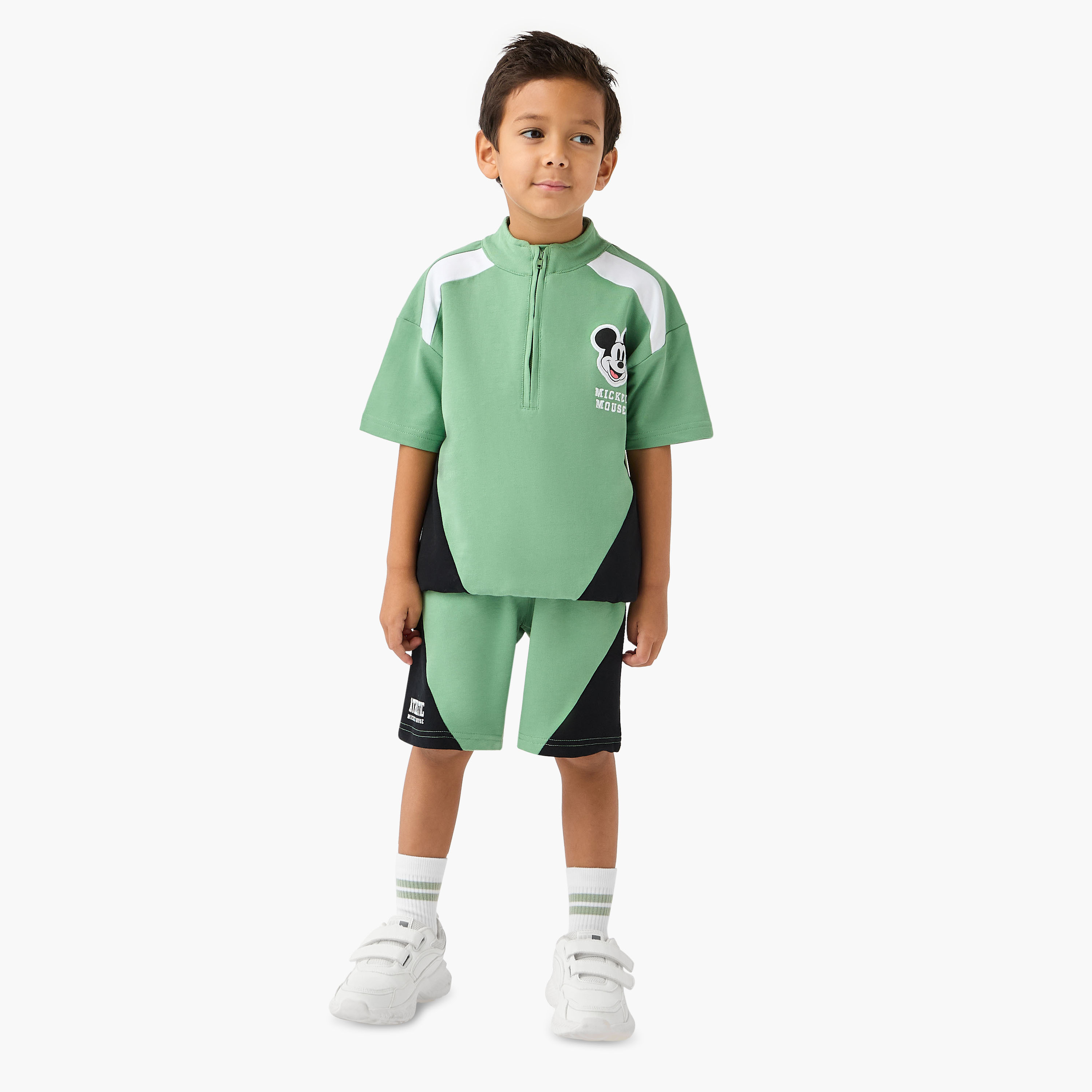 طقم تيشيرت وشورت بزخارف ميكي ماوس من ديزني-boys-clothing-setsandcoords-image-1