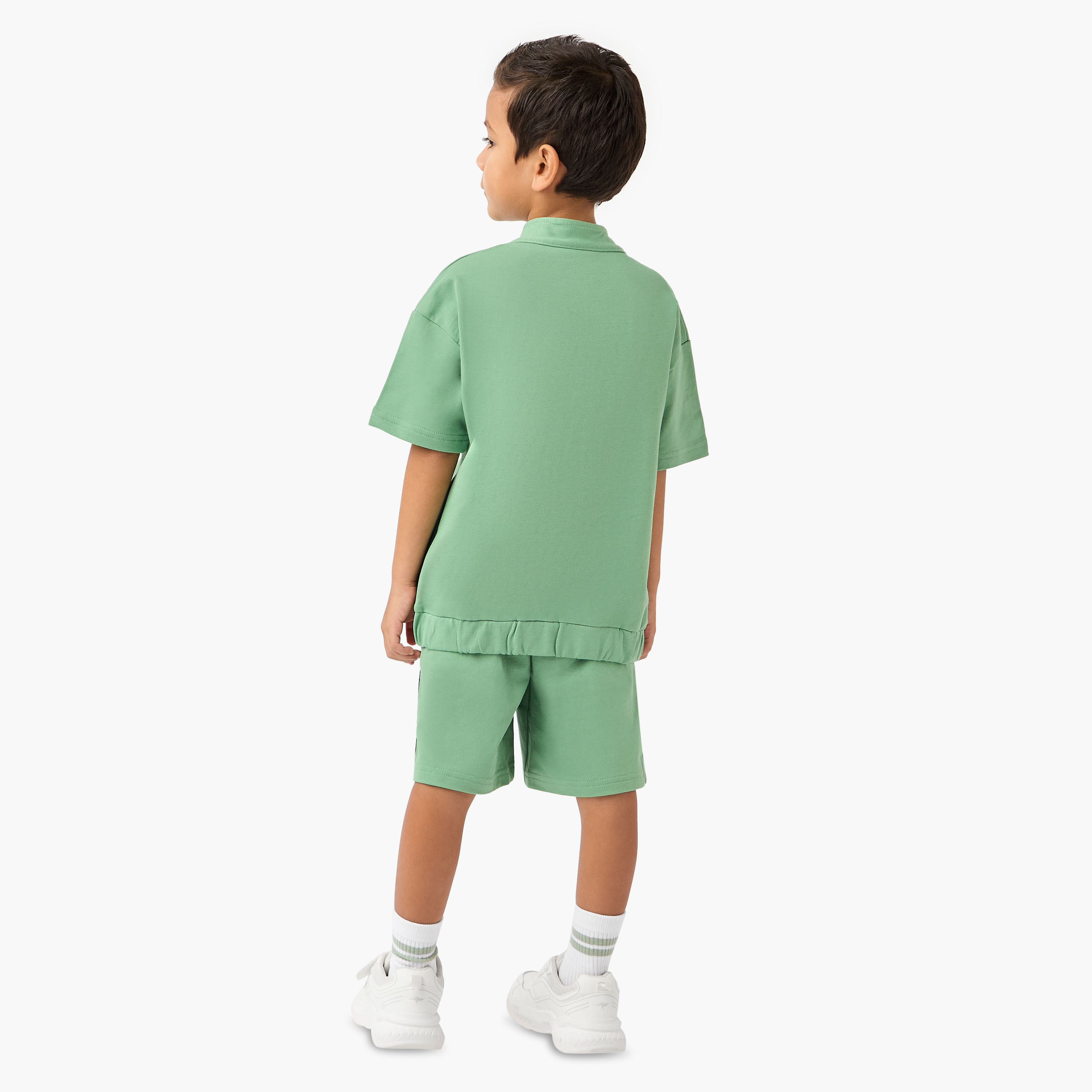 طقم تيشيرت وشورت بزخارف ميكي ماوس من ديزني-boys-clothing-setsandcoords-image-4