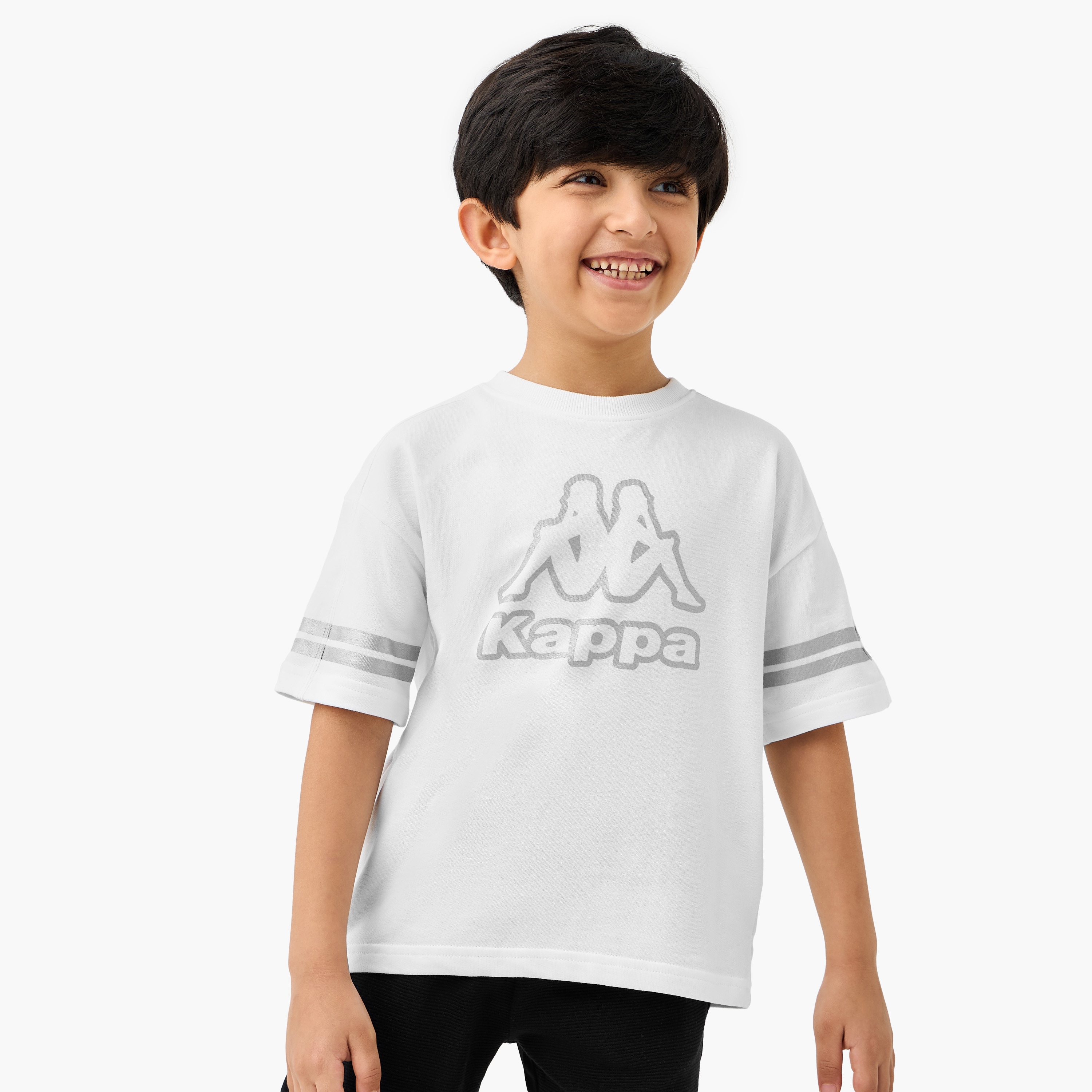 تيشيرت بطبعات شعار وأكمام قصيرة من كابا-sports-boys-clothing-tops-image-1