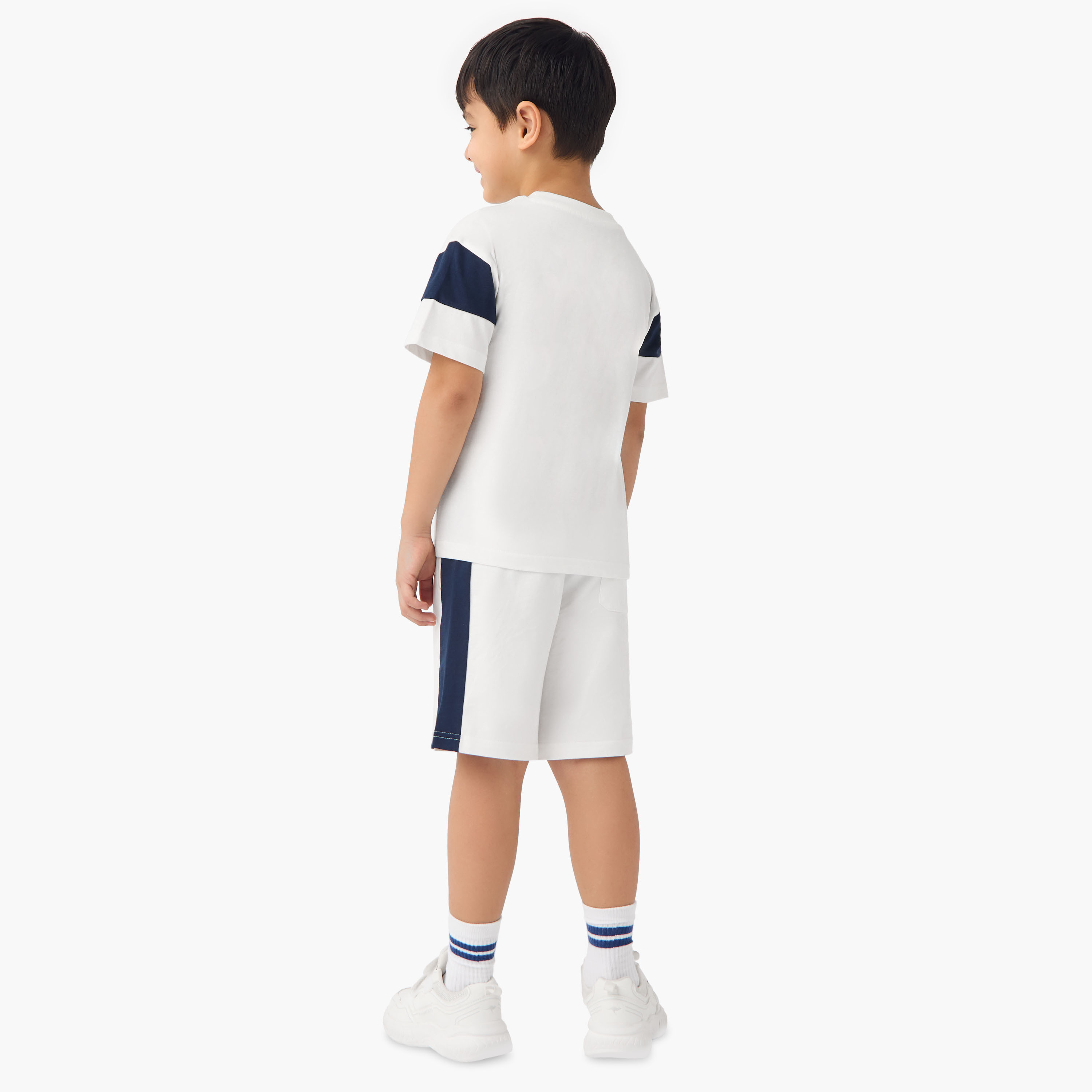 طقم تيشيرت وشورت بطبعات شعار من كابا-baby-boys-clothing-sportswear-sets-image-3