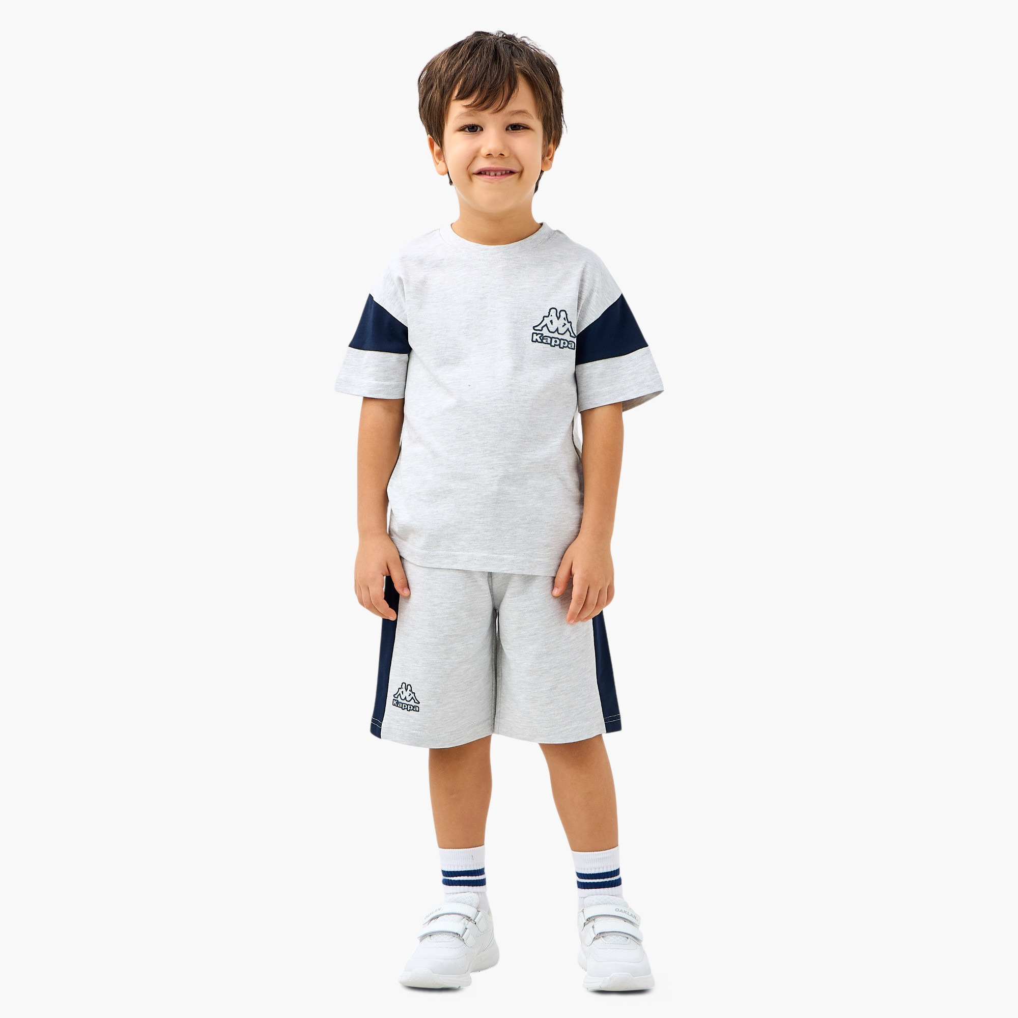 طقم تيشيرت بطبعات شعار وشورت من كابا-boys-clothing-sportswear-sets-image-1