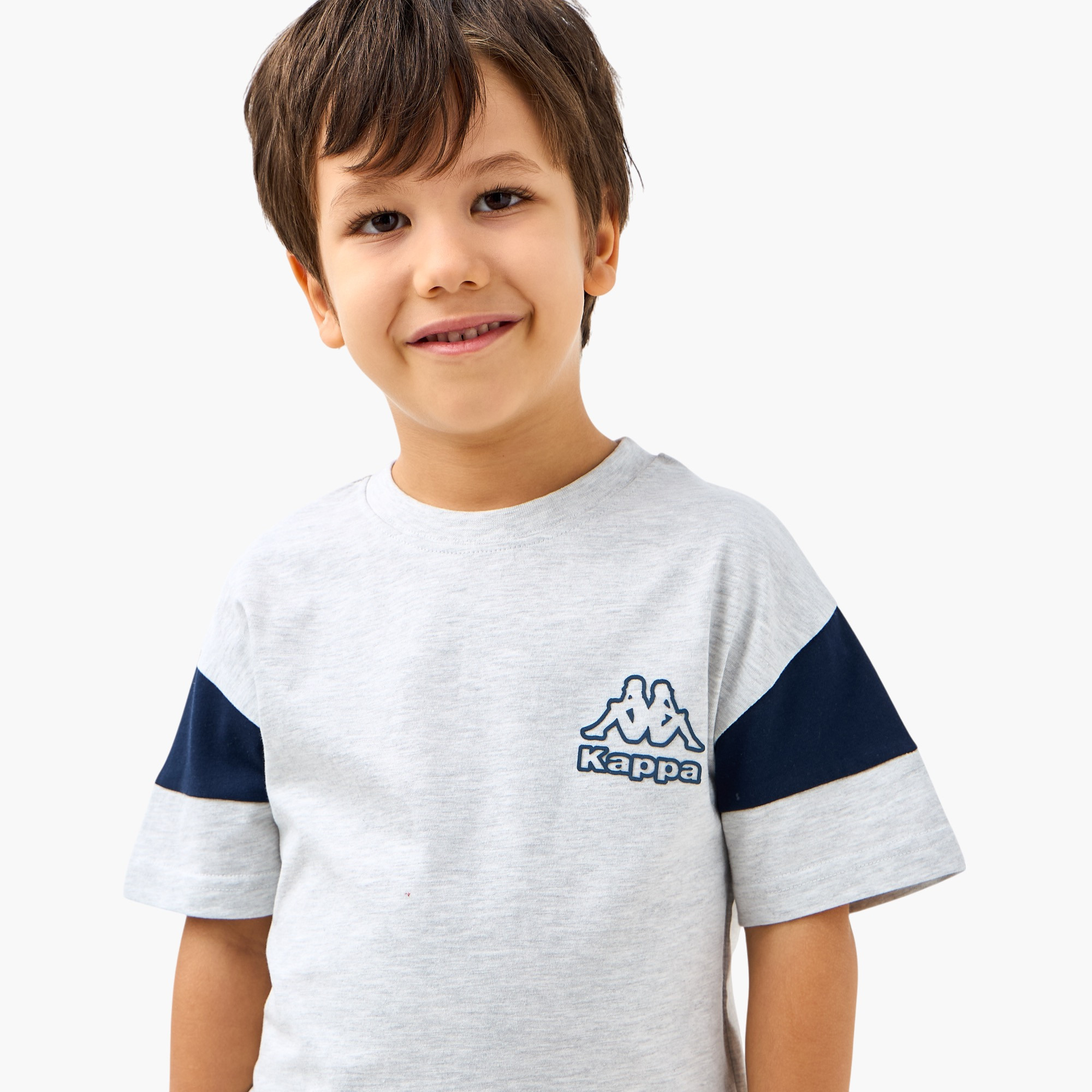 طقم تيشيرت بطبعات شعار وشورت من كابا-boys-clothing-sportswear-sets-image-5