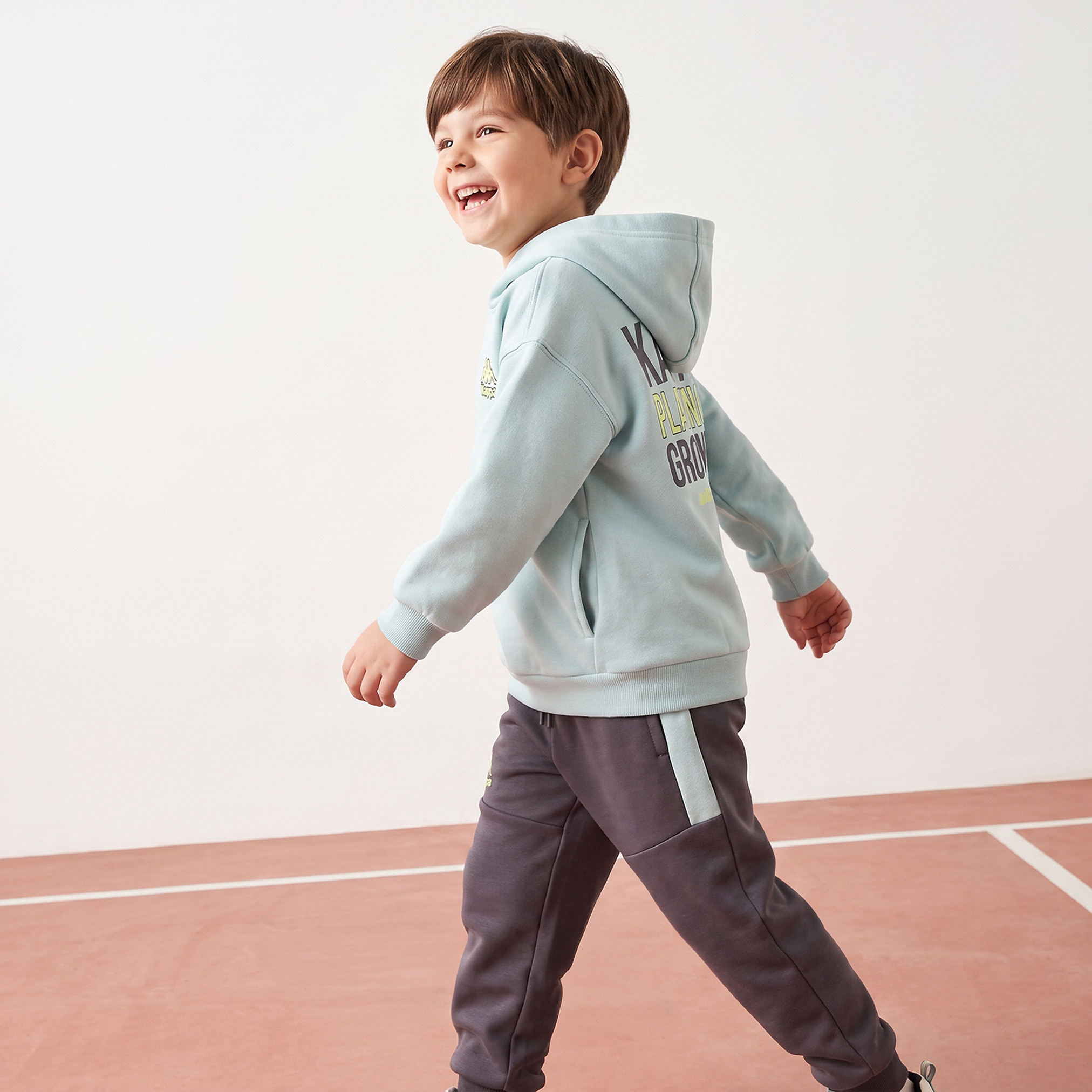 طقم سويت شيرت بقبعة وأكمام طويلة وبنطلون جوغر بطبعة شعار من كابا-boys-clothing-sportswear-sets-image-8