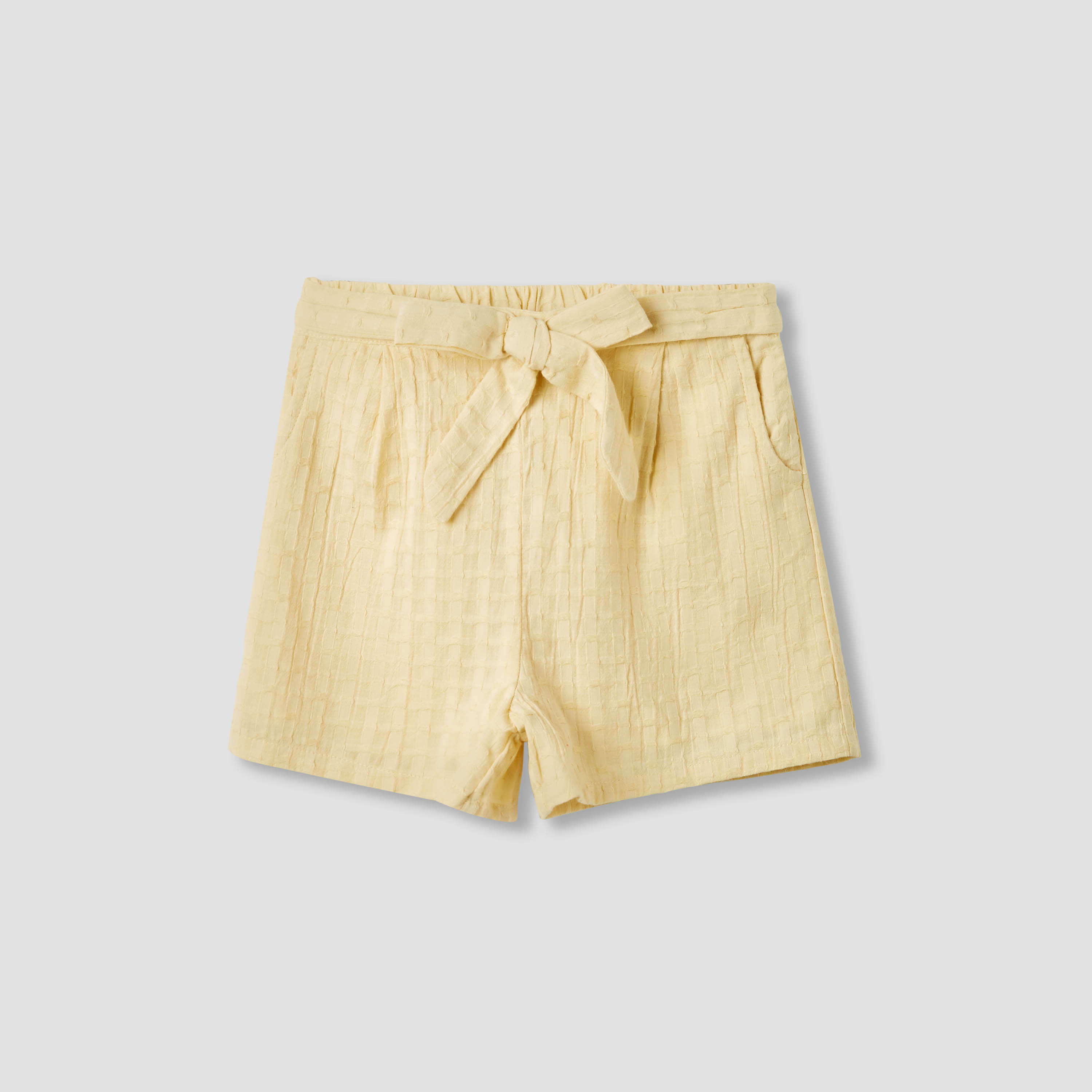 طقم بلوزة بارزة الملمس بتفاصيل كشكش مع شورت من جونيورز-baby-girls-clothing-setsandcoords-image-3