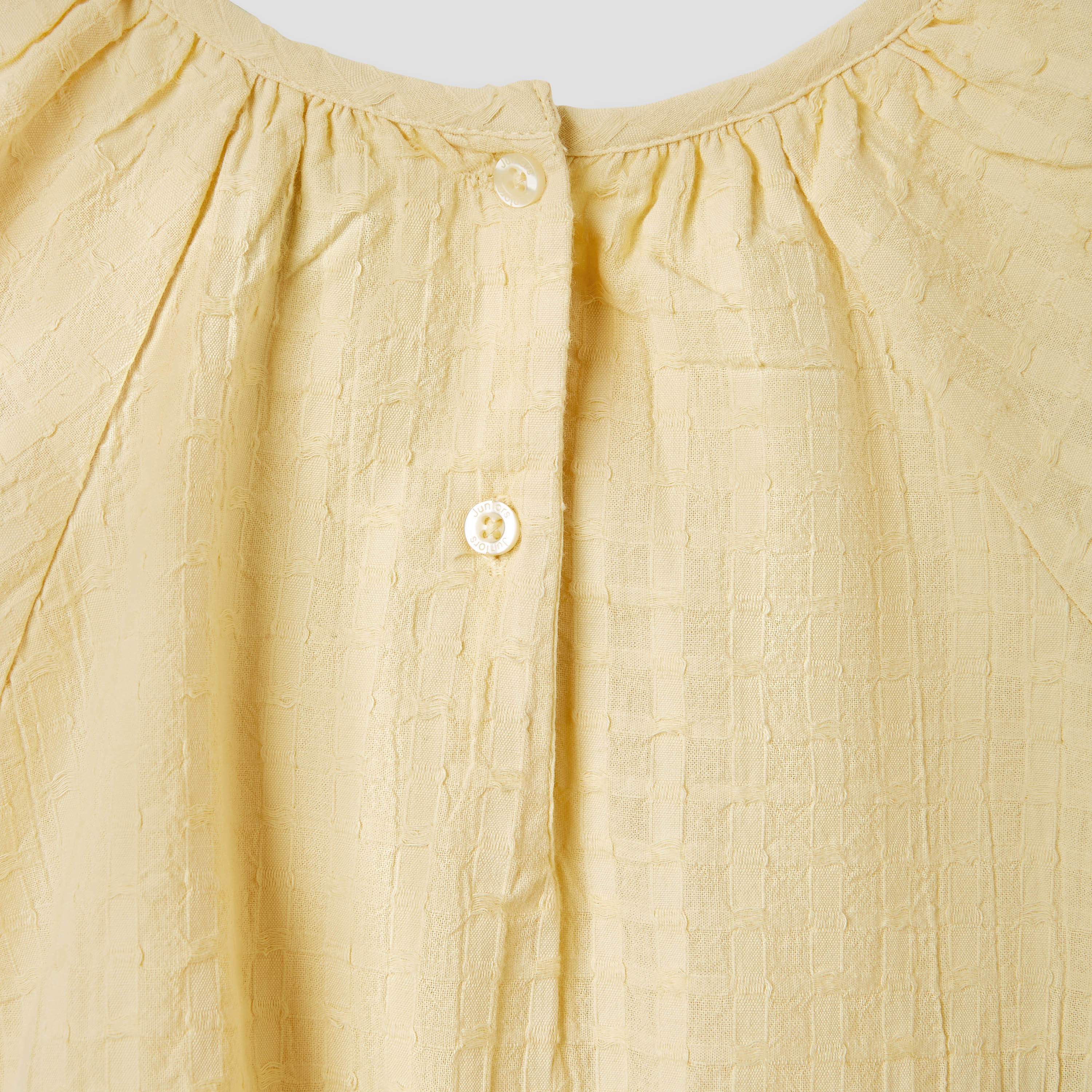 طقم بلوزة بارزة الملمس بتفاصيل كشكش مع شورت من جونيورز-baby-girls-clothing-setsandcoords-image-4