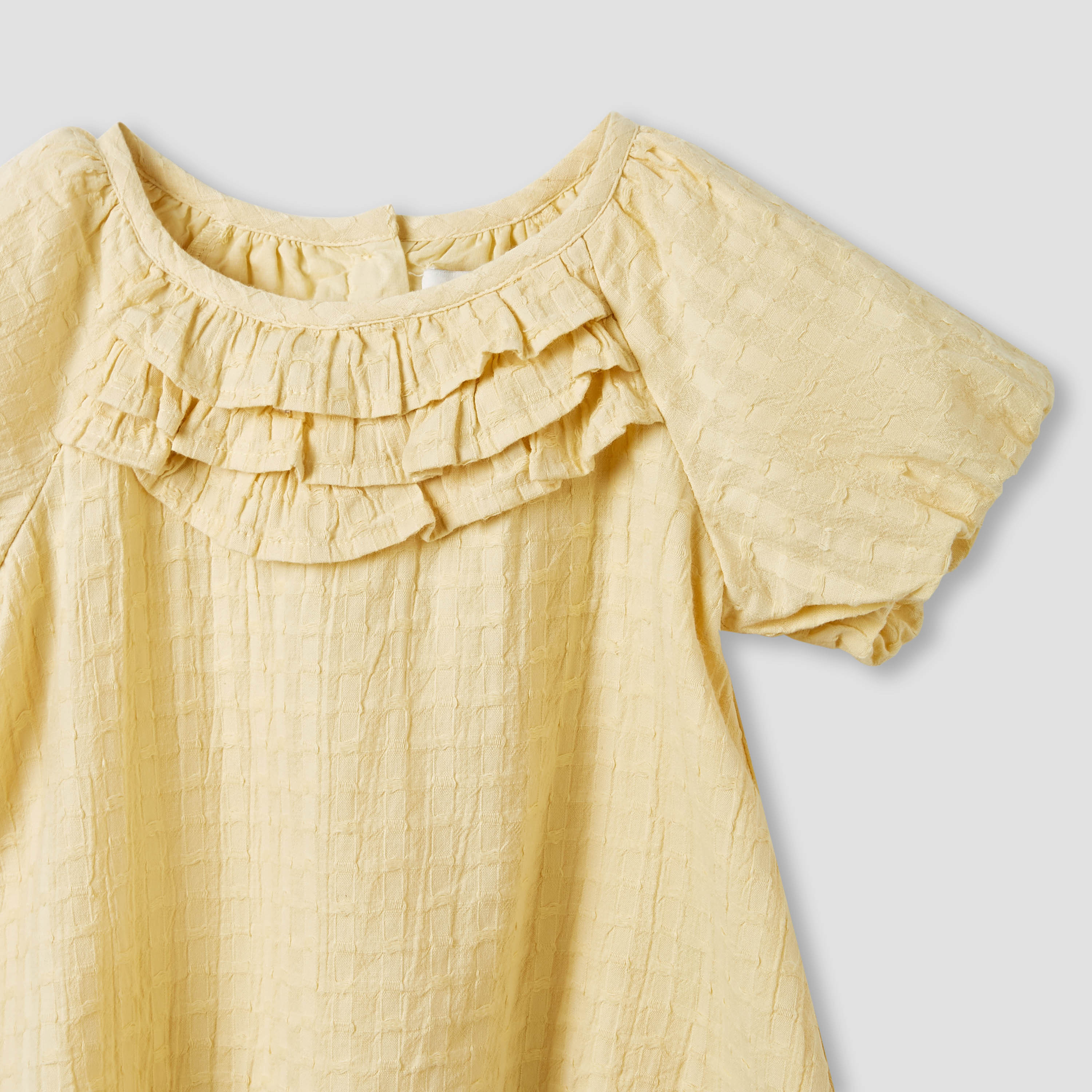 طقم بلوزة بارزة الملمس بتفاصيل كشكش مع شورت من جونيورز-baby-girls-clothing-setsandcoords-image-5