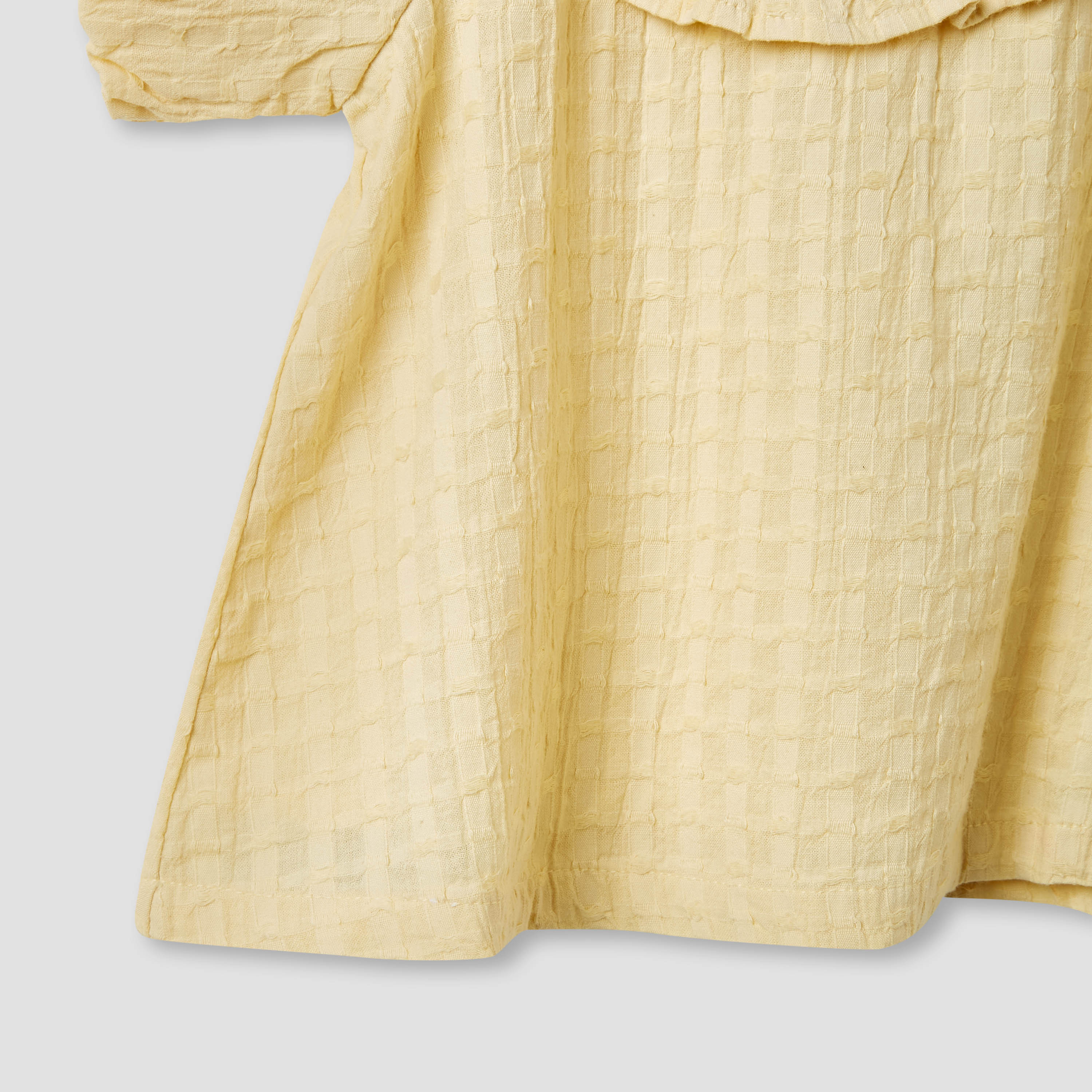 طقم بلوزة بارزة الملمس بتفاصيل كشكش مع شورت من جونيورز-baby-girls-clothing-setsandcoords-image-6