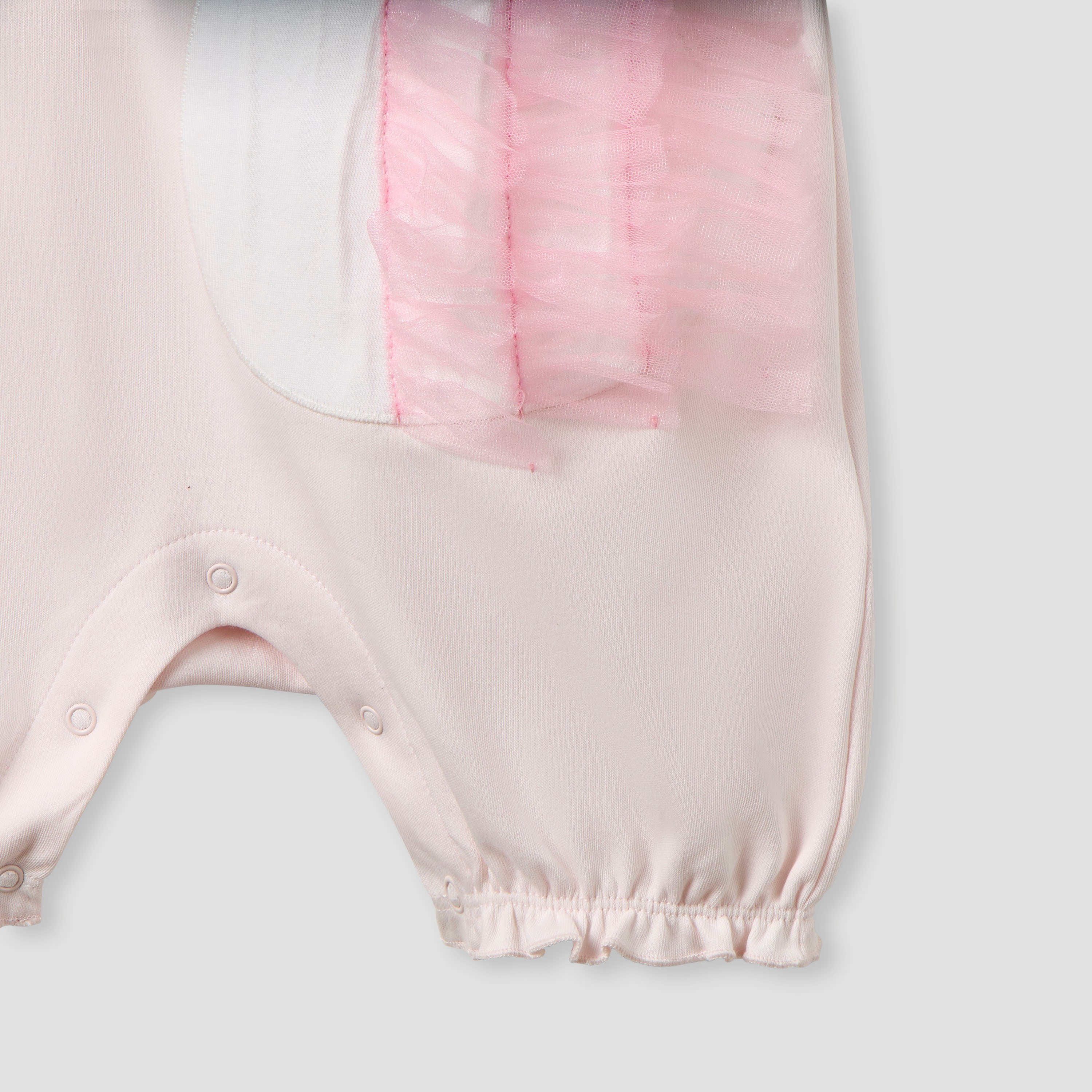أفرول بتزيينات بجعة وأزرار إغلاق وأكمام كشكش من جونيورز-baby-girls-clothing-rompers-image-4