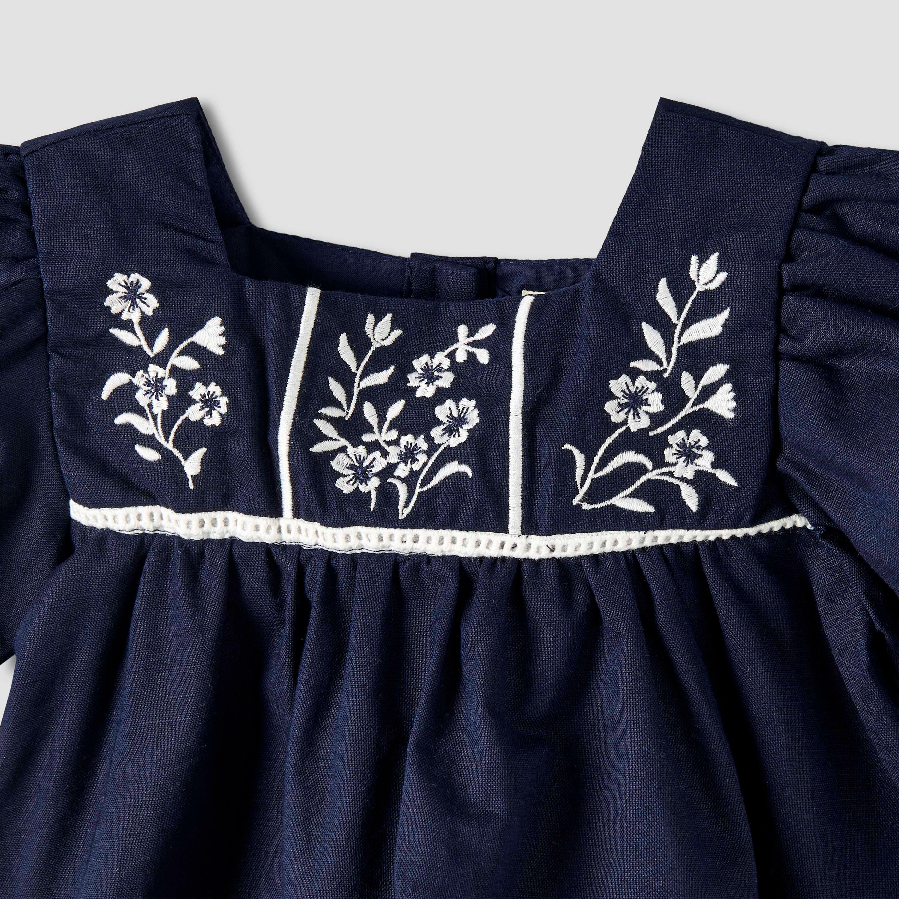 بلوزة بتطريز أزهار وأكمام قصيرة وياقة مربعة من جونيورز-baby-girls-clothing-blousesandshirts-image-3