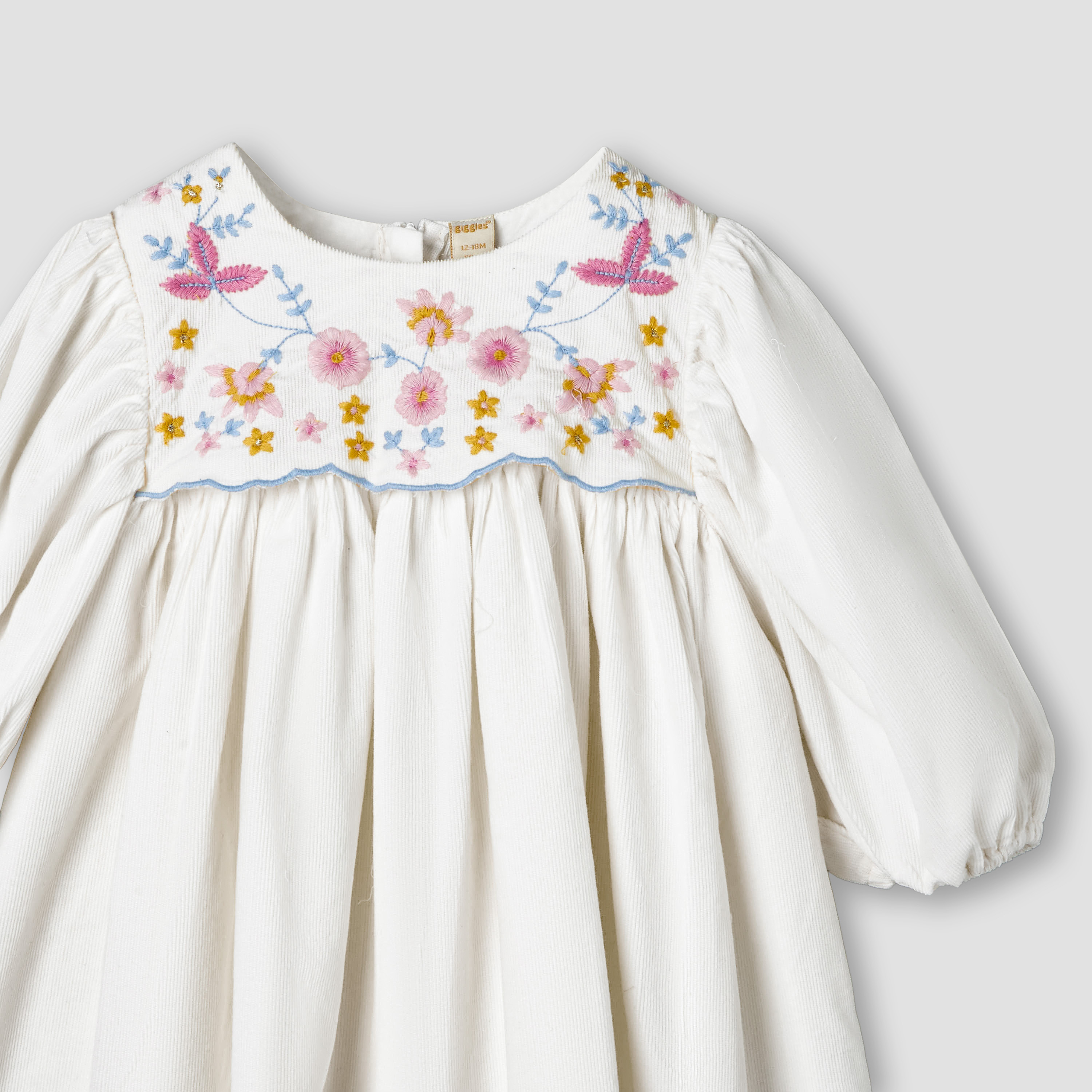 فستان إيه لاين بأكمام طويلة وياقة مستديرة وتطريز زهري مع شريطة رأس من جيجلز-baby-girls-clothing-dressesandjumpsuits-image-5