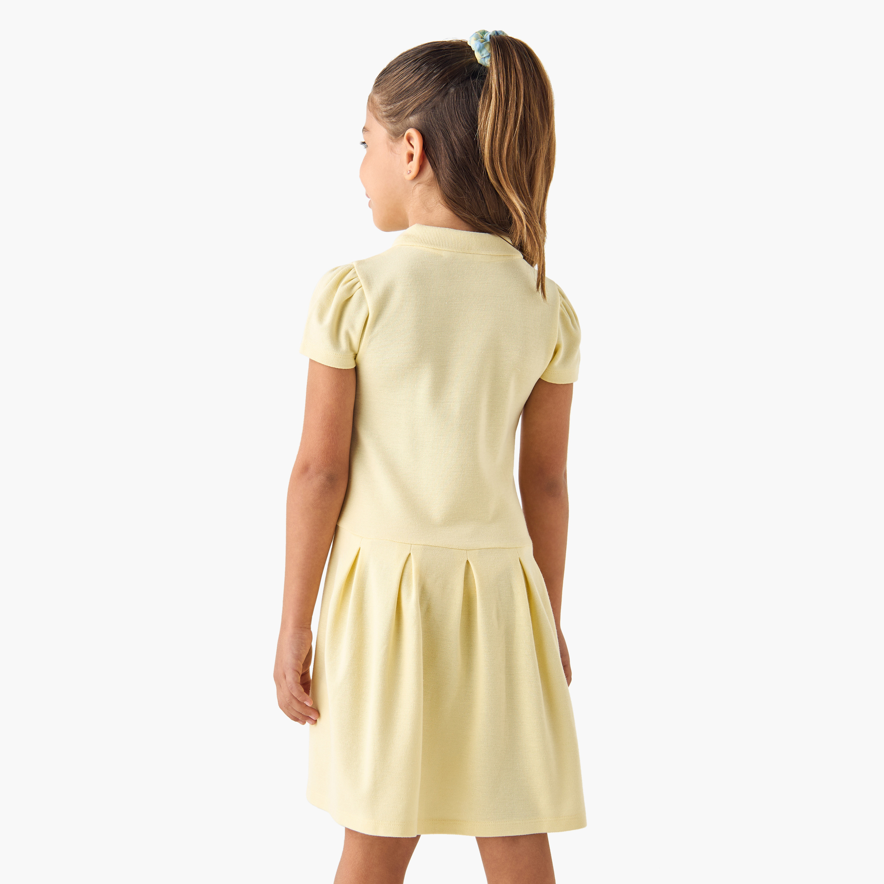 فستان بولو بزخارف شعار وأكمام قصيرة من جونيورز-girls-clothing-dressesandjumpsuits-image-3