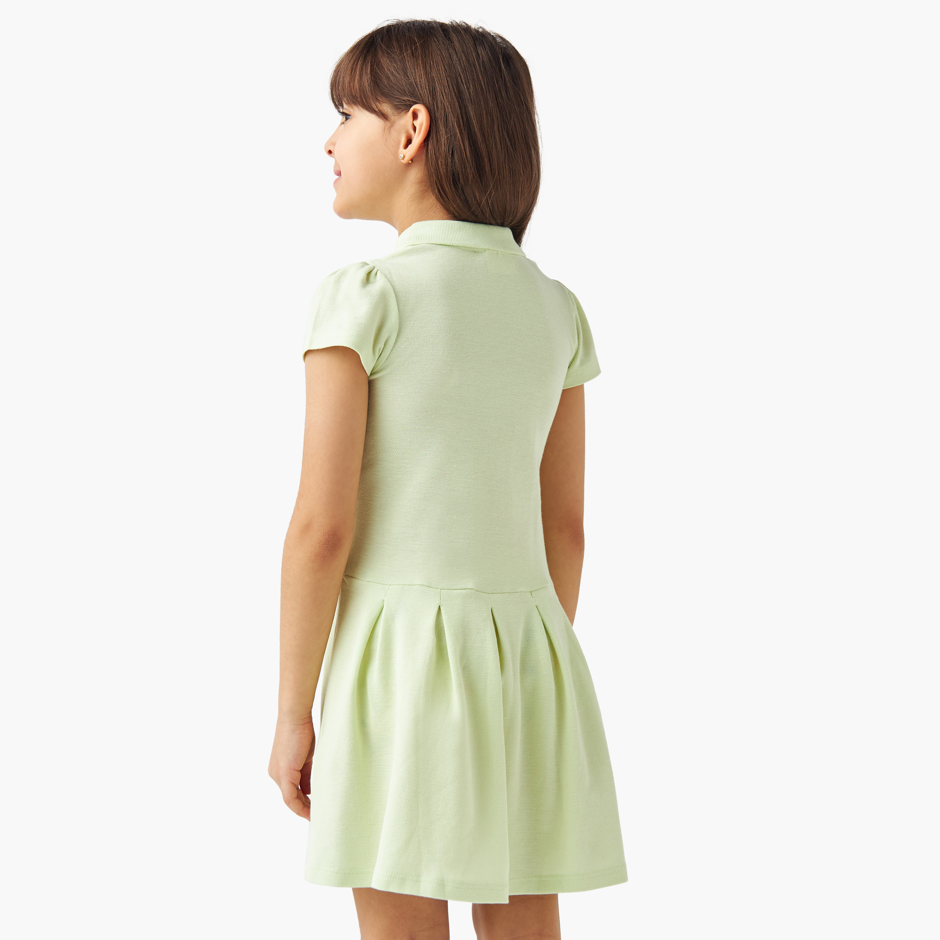فستان بولو بزخارف شعار وأكمام قصيرة من جونيورز-girls-clothing-dressesandjumpsuits-image-3