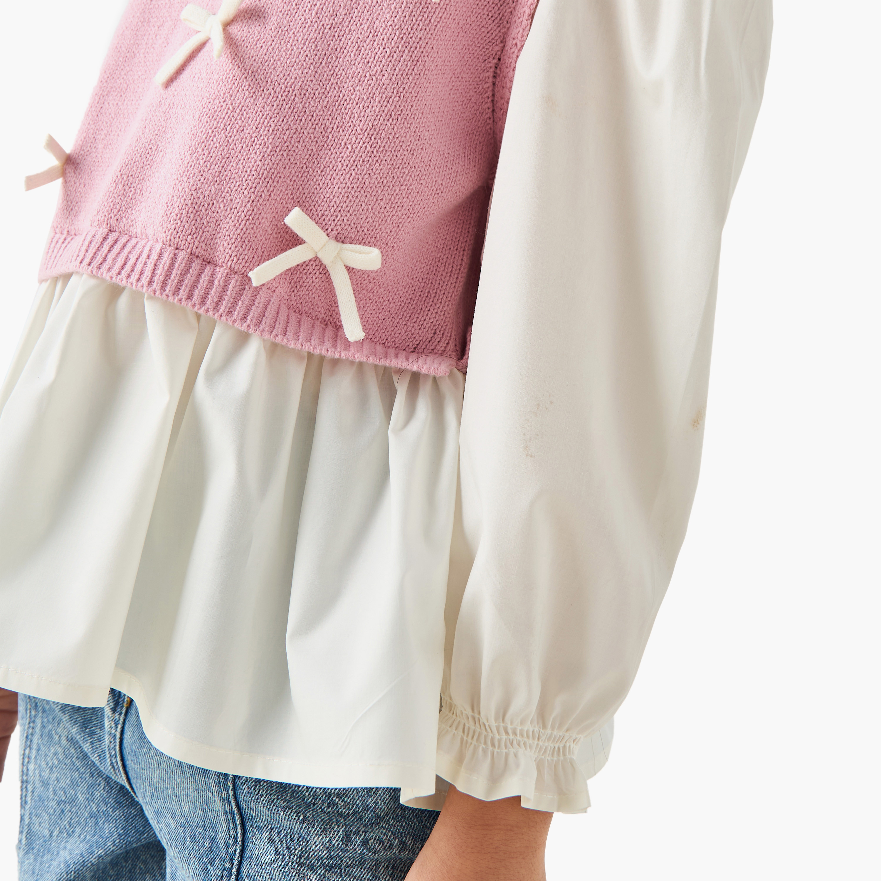 بلوزة بيبلوم بياقة ضيقة وأكمام طويلة وزينة فيونكة من جونيورز-baby-girls-clothing-blousesandshirts-image-2