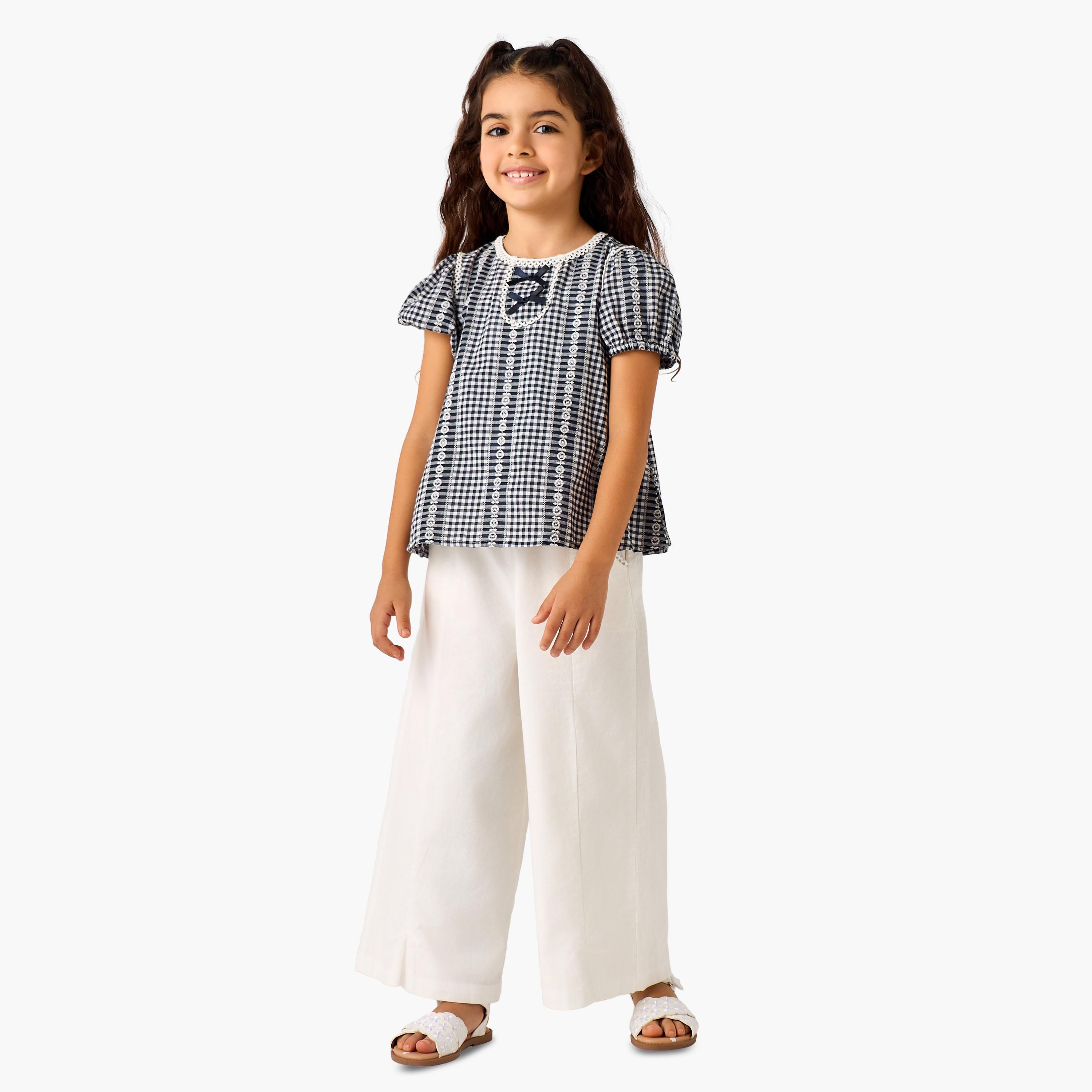 بلوزة بياقة مستديرة وأكمام قصيرة وزر إغلاق من جونيورز-baby-girls-clothing-blousesandshirts-image-3