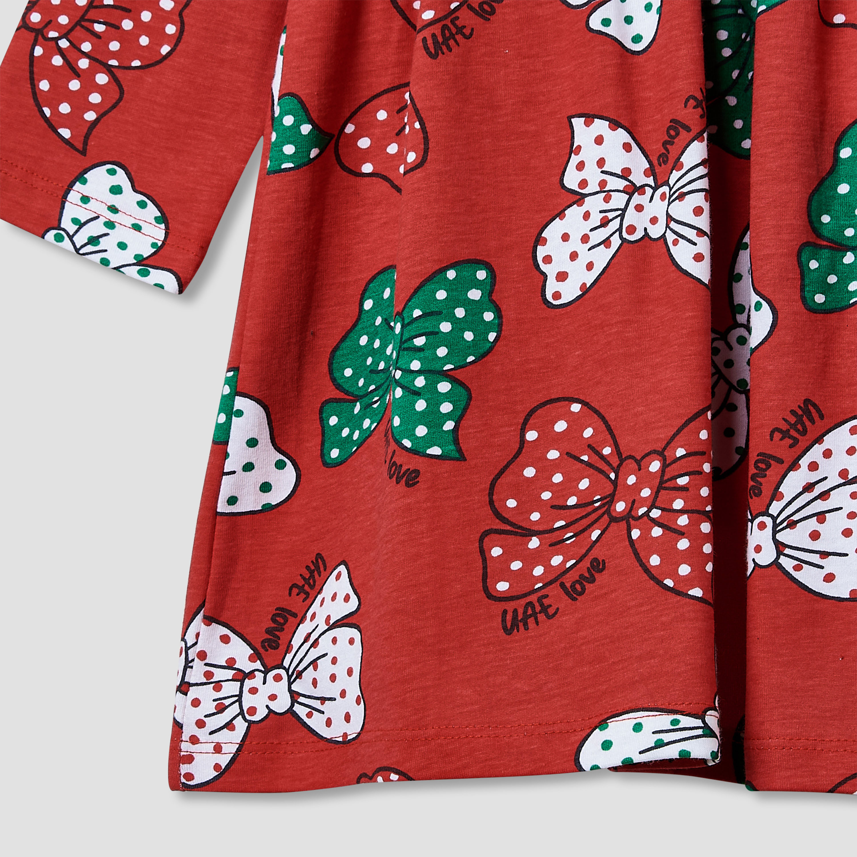 فستان بطول الركبة وياقة مستديرة وأكمام طويلة وطبعات يوم الإمارات الوطني من جونيورز-girls-clothing-dressesandjumpsuits-image-4