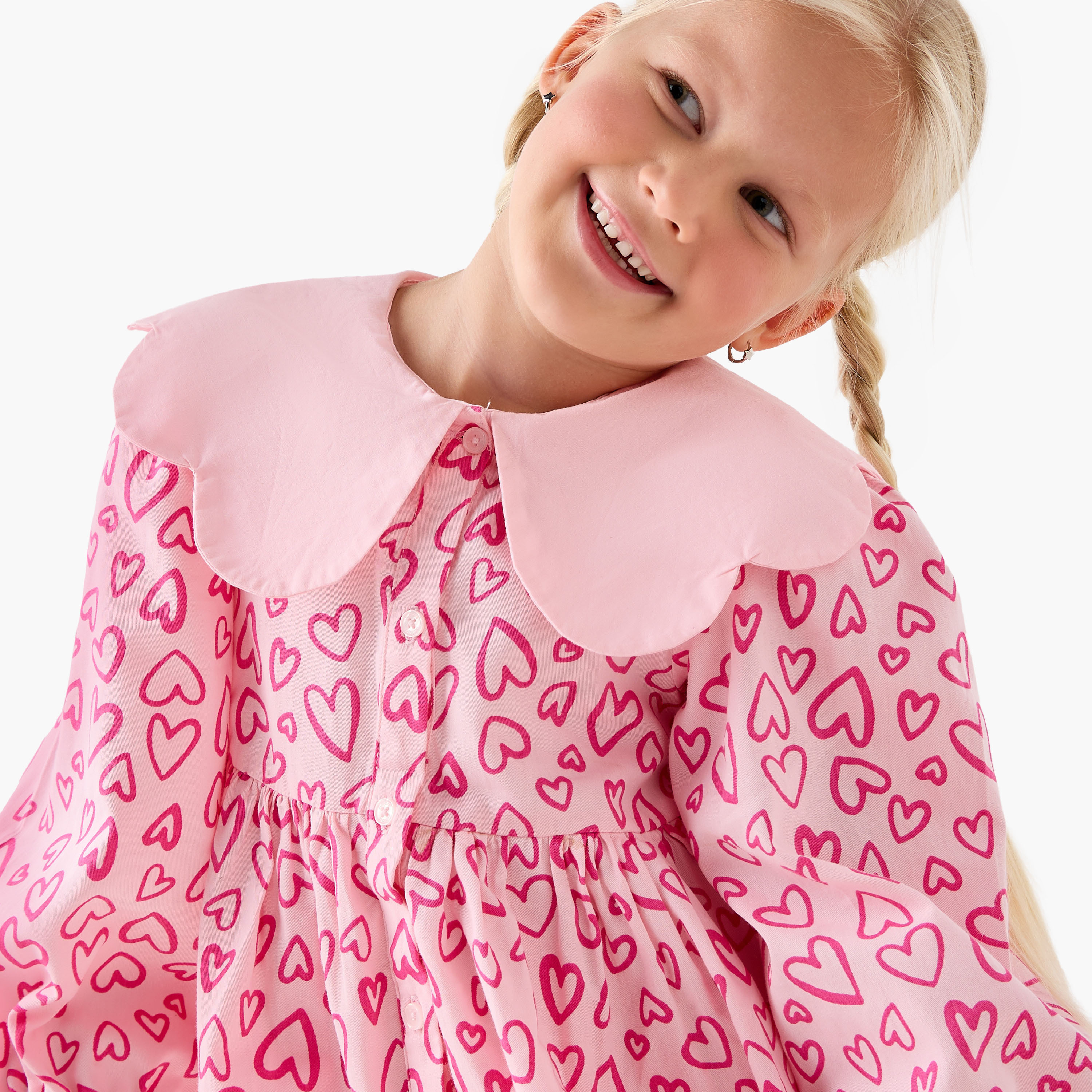 فستان بطول الركبة وياقة بيتر بان وأكمام طويلة وطبعات قلب من جونيورز-girls-clothing-dressesandjumpsuits-image-4