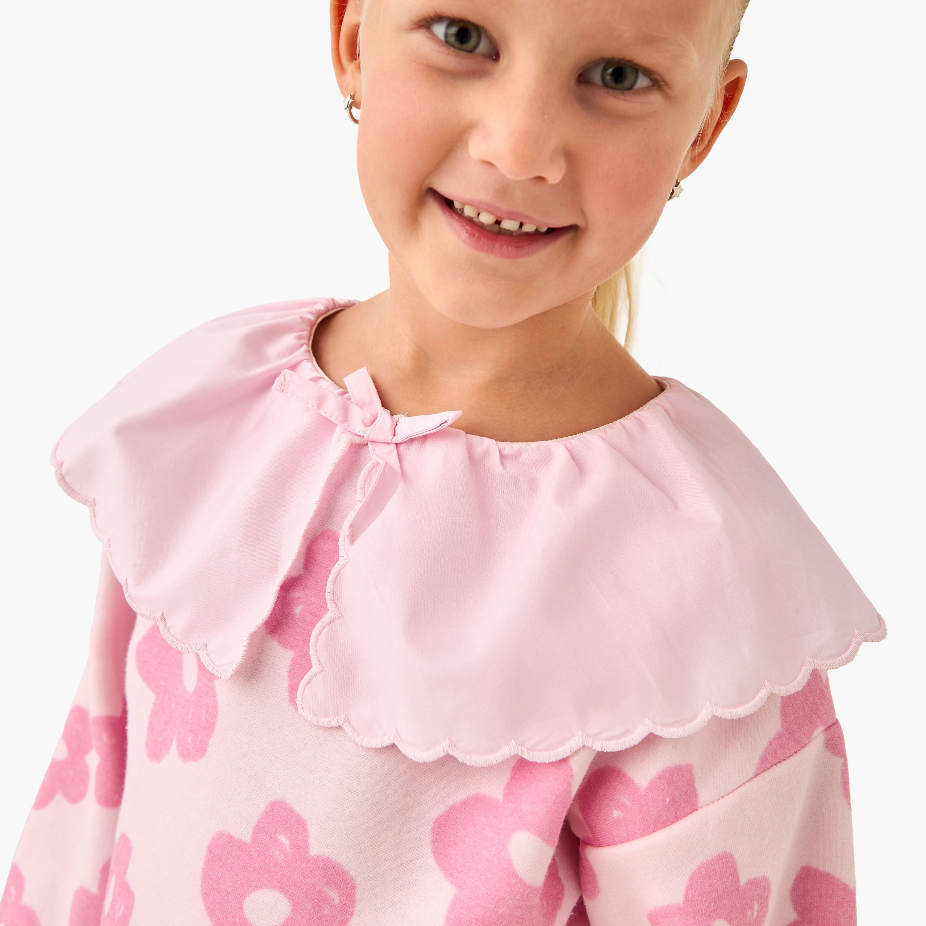 سويت شيرت بناتي بأكمام طويلة وياقة بيتر بان وبطبعات زهرية من جونيورز-baby-girls-clothing-winterwear-sweatshirts-image-1