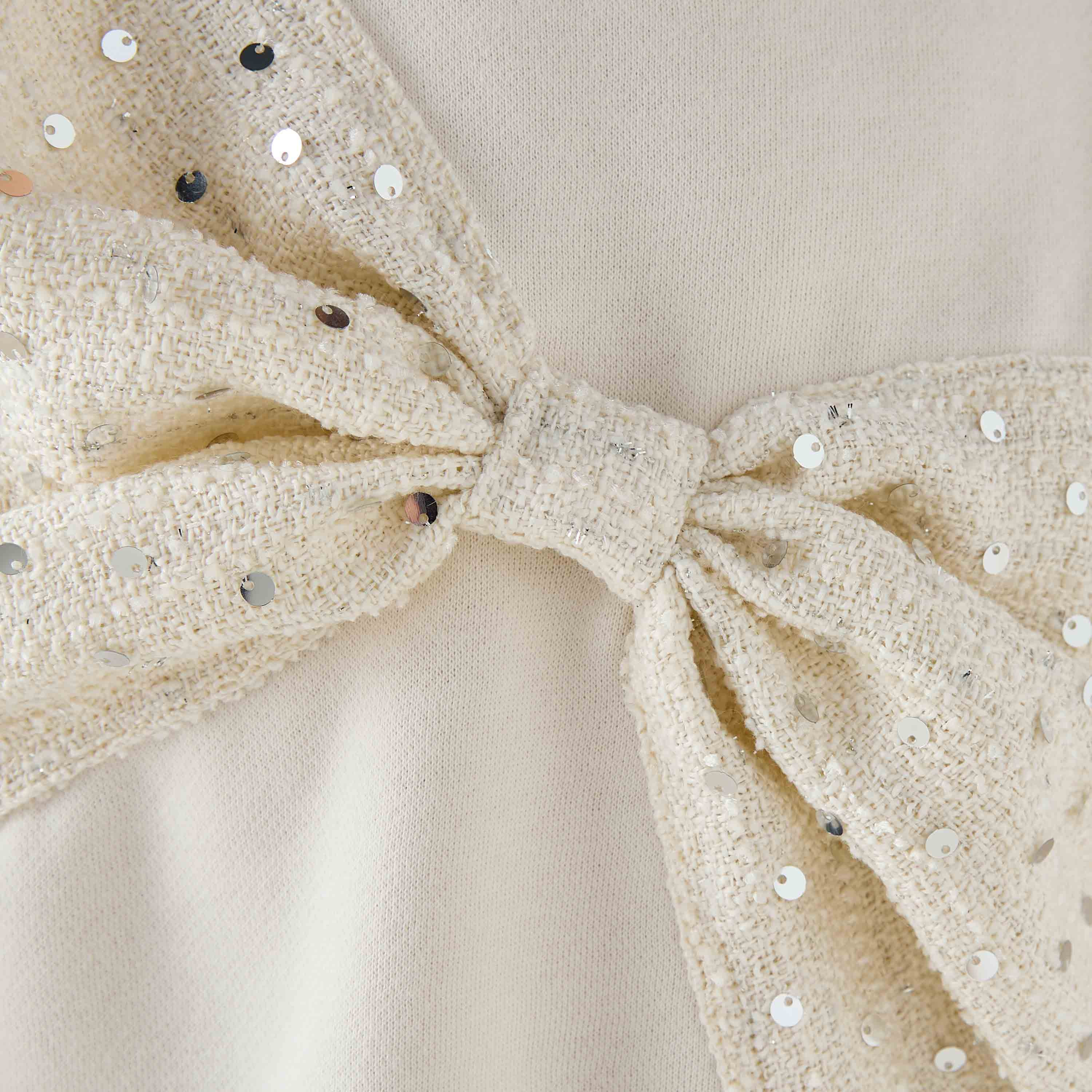 سويت شيرت بأكمام طويلة وزينة فيونكة من جونيورز-baby-girls-clothing-winterwear-sweatshirts-image-1