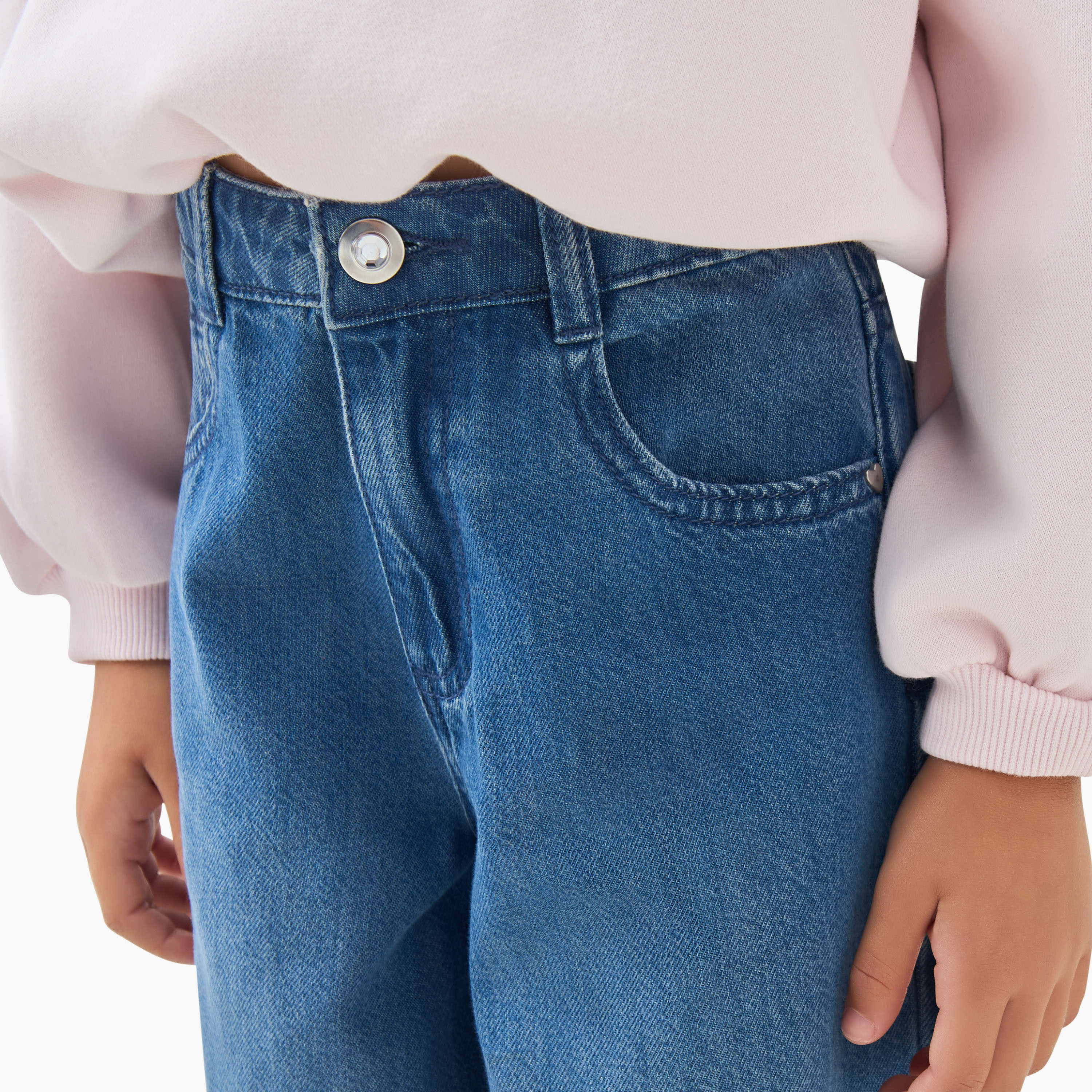 بنطلون جينز قطن بحافة مزينة وخصر بزر وبقصة واسعة للبنات من جونيورز-girls-clothing-bottoms-jeansandjeggings-image-2