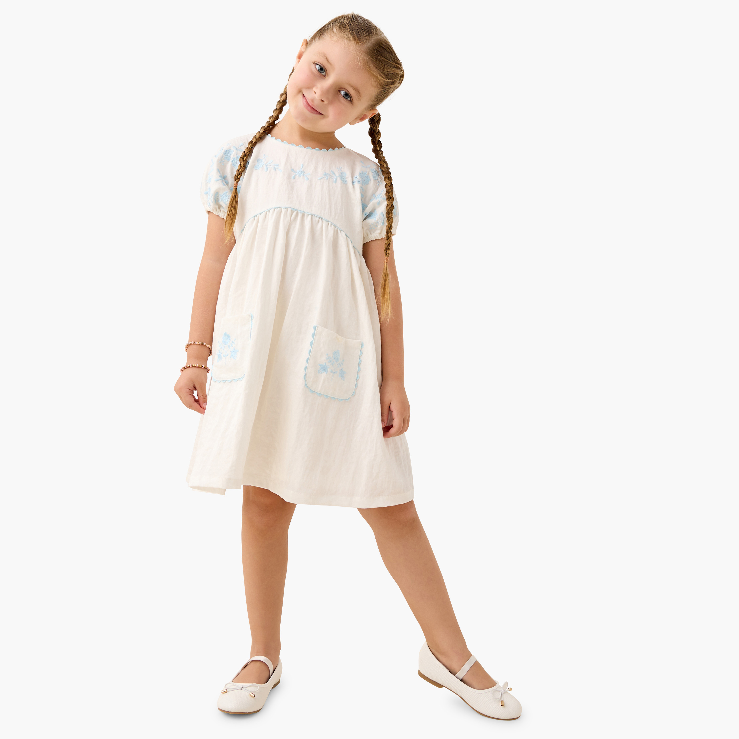 فستان مطرز بياقة مستديرة وأكمام قصيرة وجيوب من إليجو-girls-clothing-dressesandjumpsuits-image-4