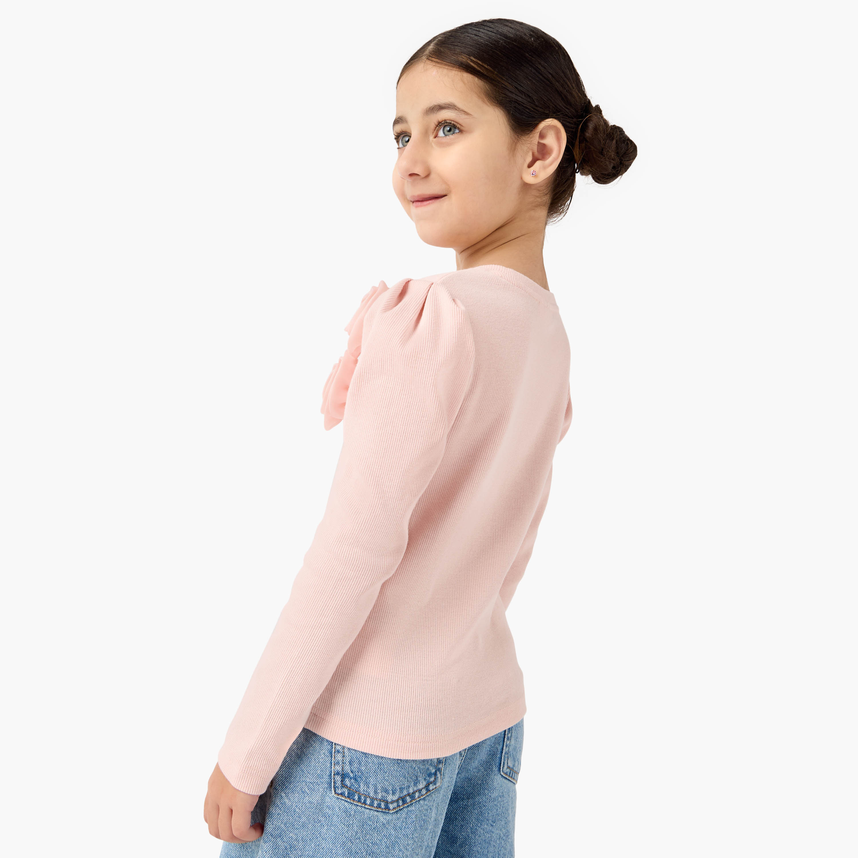 بلوزة بفيونكة بحافة زهرية وأكمام منفوخة طويلة من لي كوبر-girls-clothing-tshirts-image-3