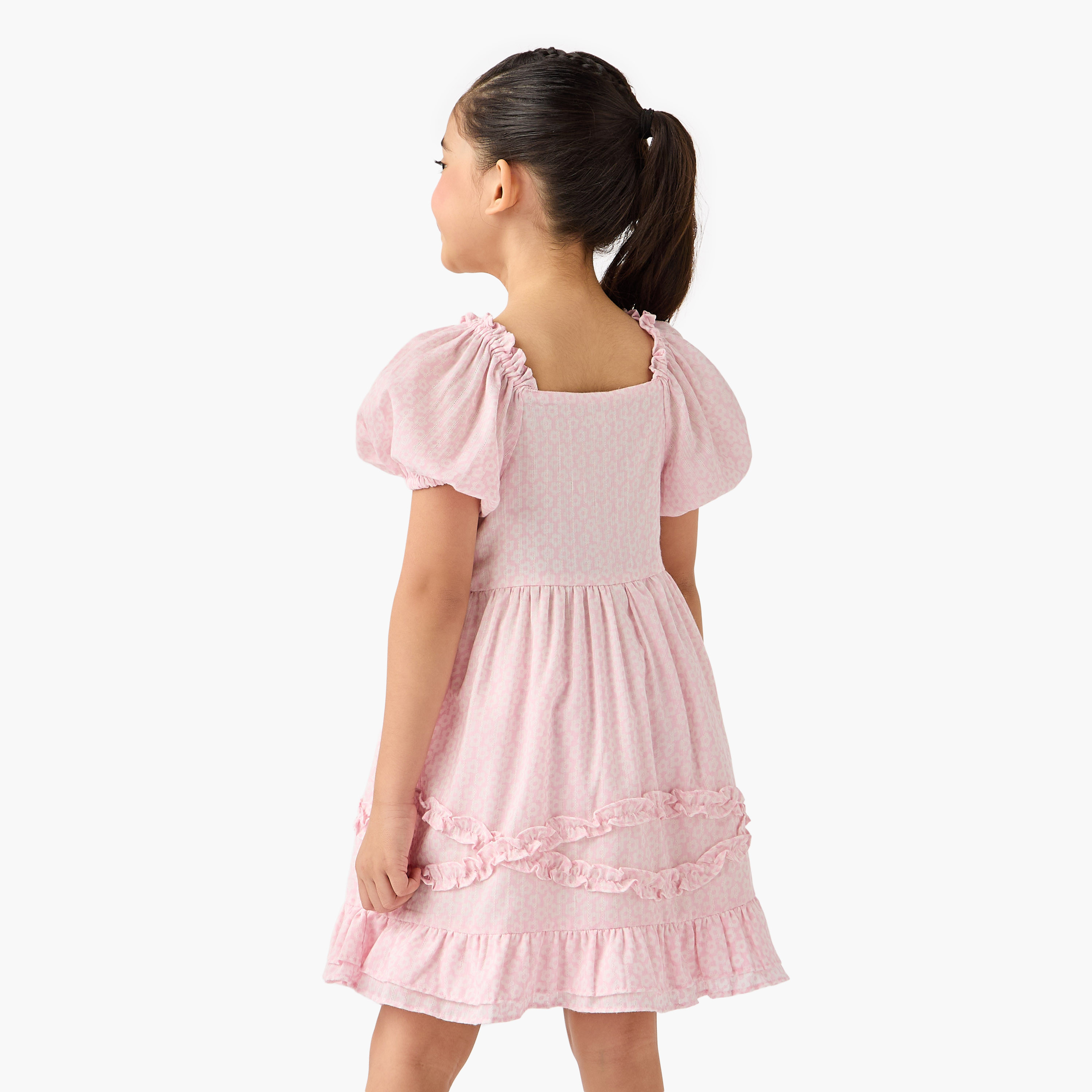 فستان بطبعات زهور وكشكش وتفاصيل درّزات من لي كوبر-girls-clothing-dressesandjumpsuits-image-3