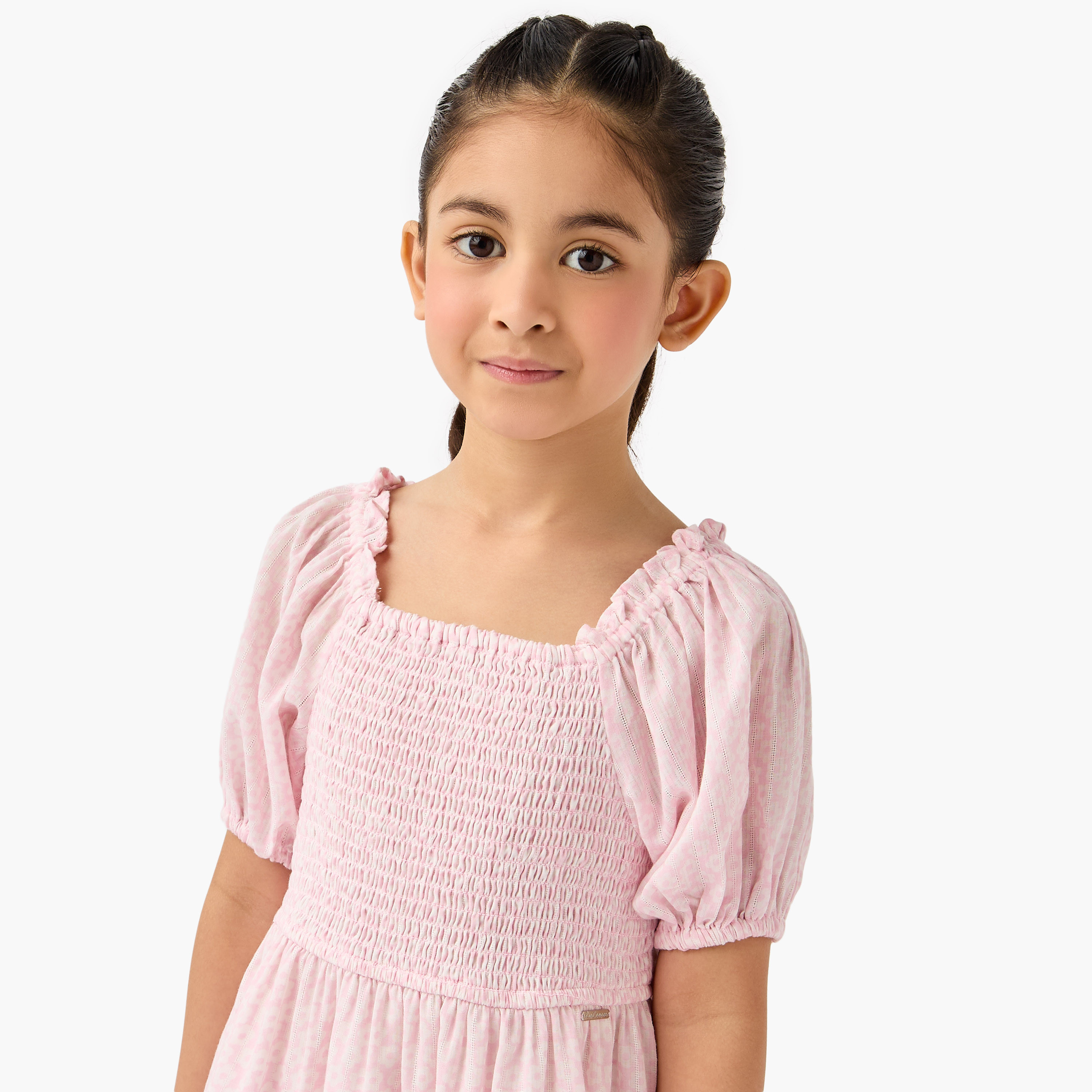 فستان بطبعات زهور وكشكش وتفاصيل درّزات من لي كوبر-girls-clothing-dressesandjumpsuits-image-4