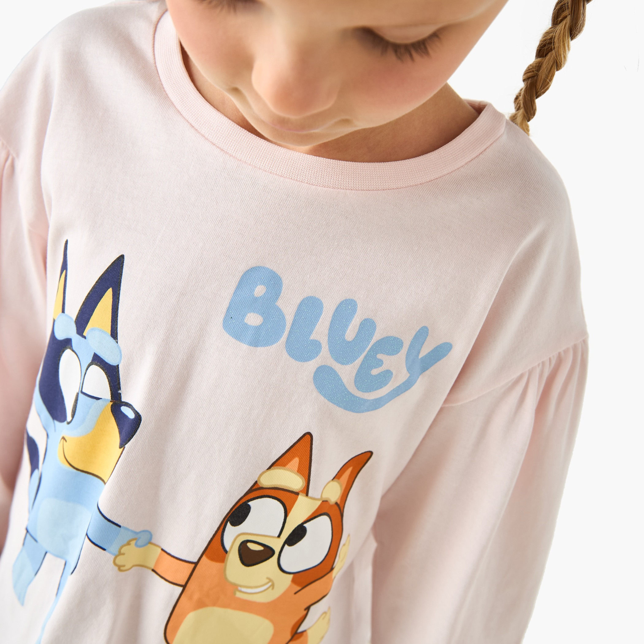 تيشيرت قطن بياقة ضيقة وأكمام طويلة وطبعات بلووي جرافيك للبنات-girls-clothing-tshirts-image-2