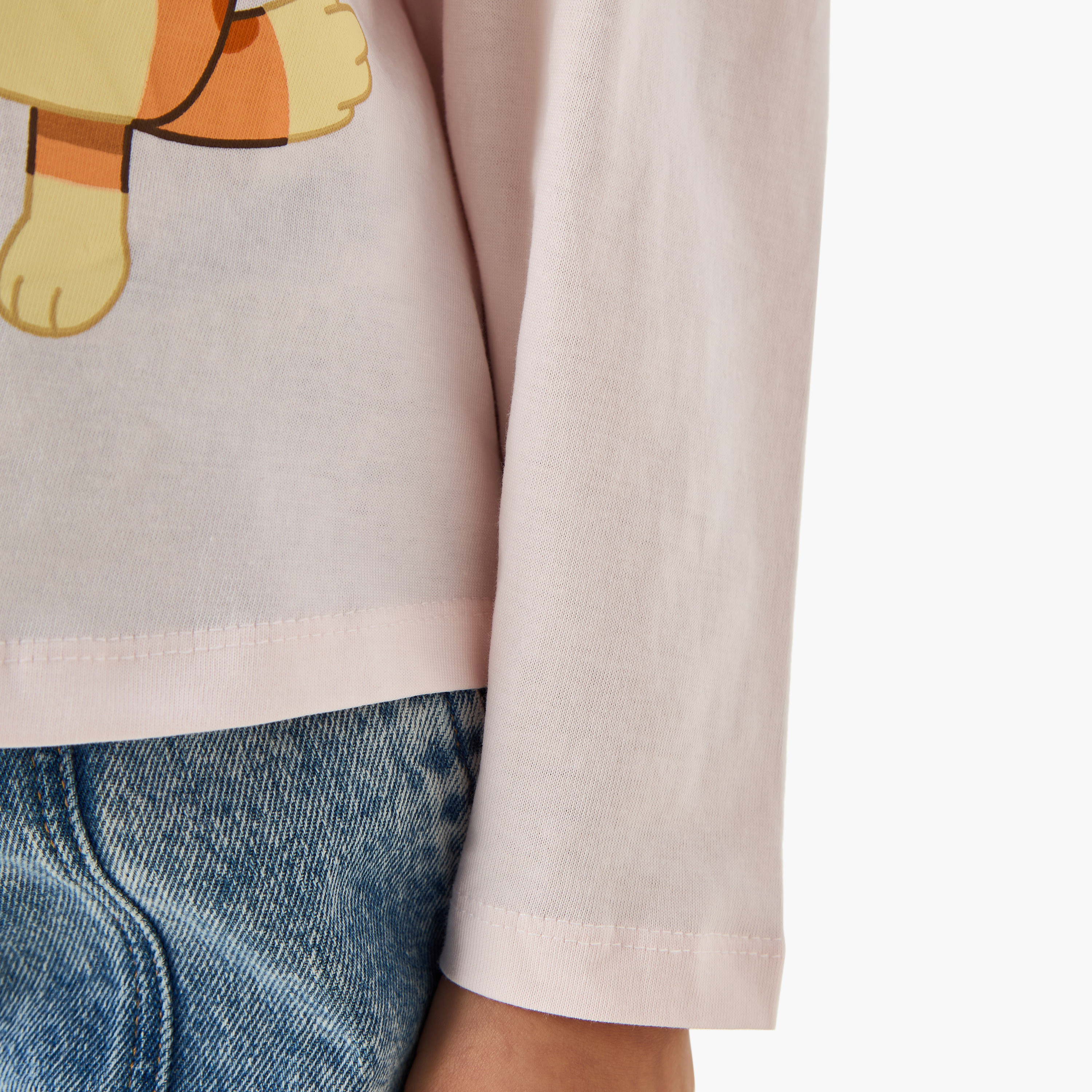 تيشيرت قطن بياقة ضيقة وأكمام طويلة وطبعات بلووي جرافيك للبنات-girls-clothing-tshirts-image-1