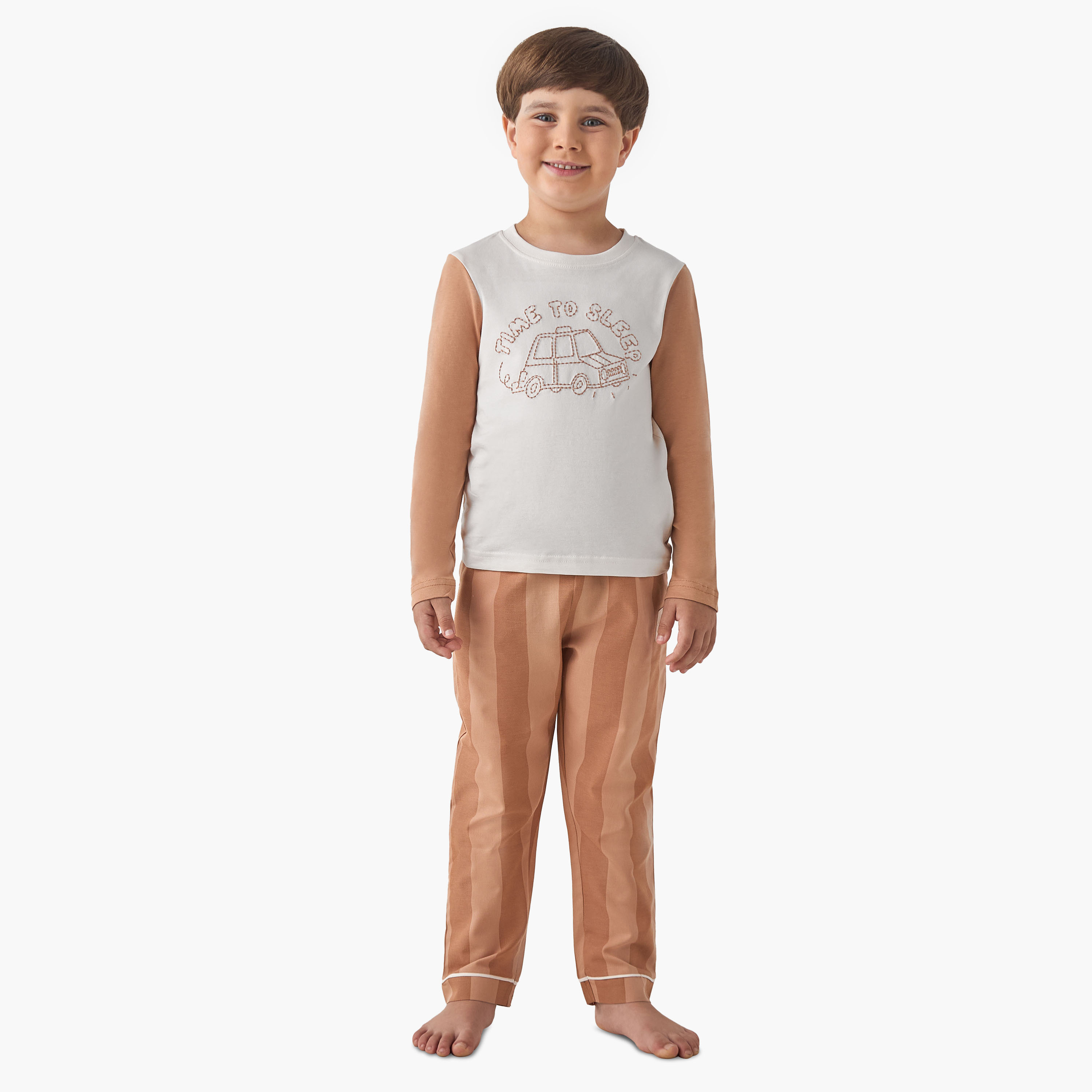 طقم بيجاما مزين بتطريز - قطن ناعم - بأكمام طويلة - ياقة مستديرة للأولاد من جونيورز-boys-clothing-nightwear-image-1