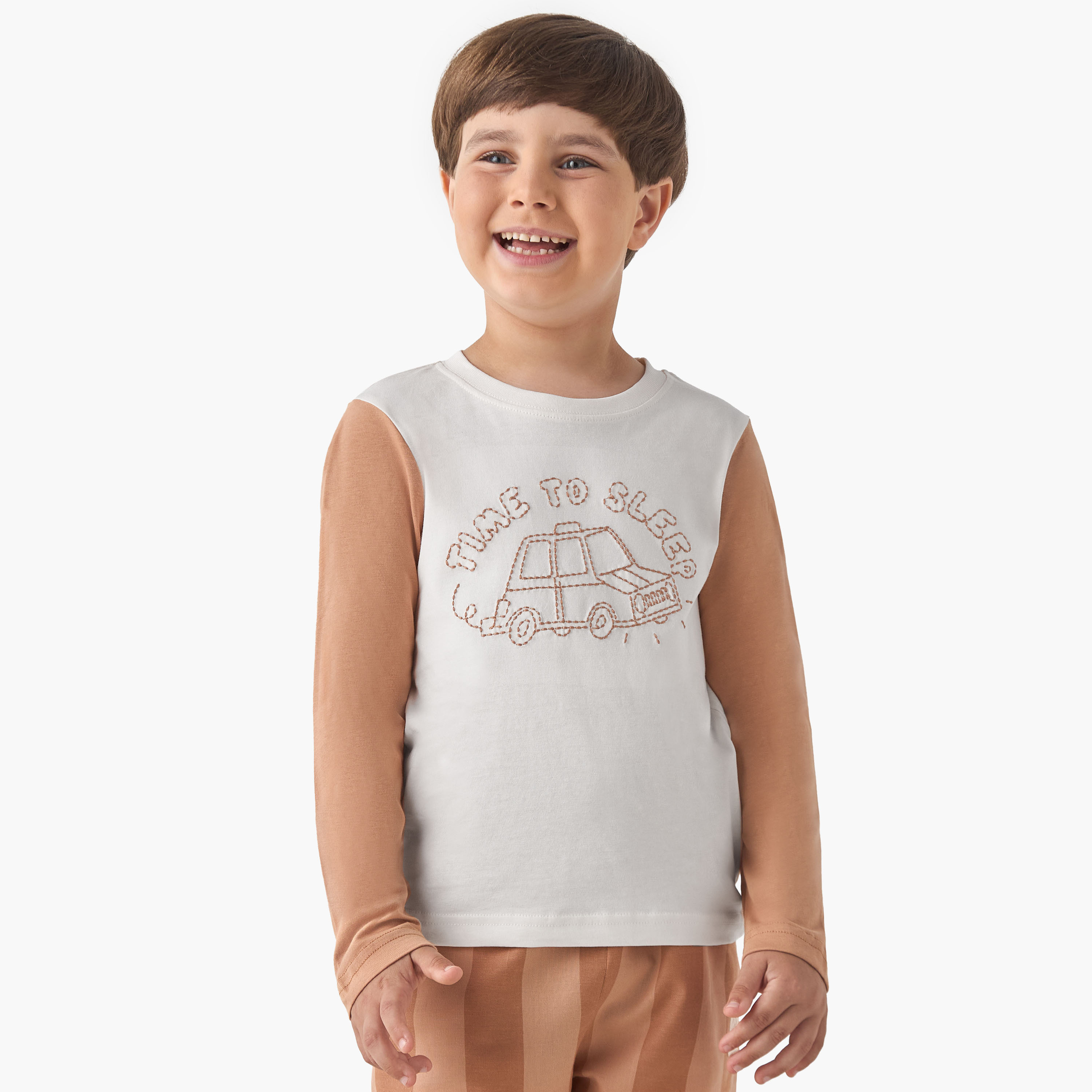 طقم بيجاما مزين بتطريز - قطن ناعم - بأكمام طويلة - ياقة مستديرة للأولاد من جونيورز-boys-clothing-nightwear-image-2