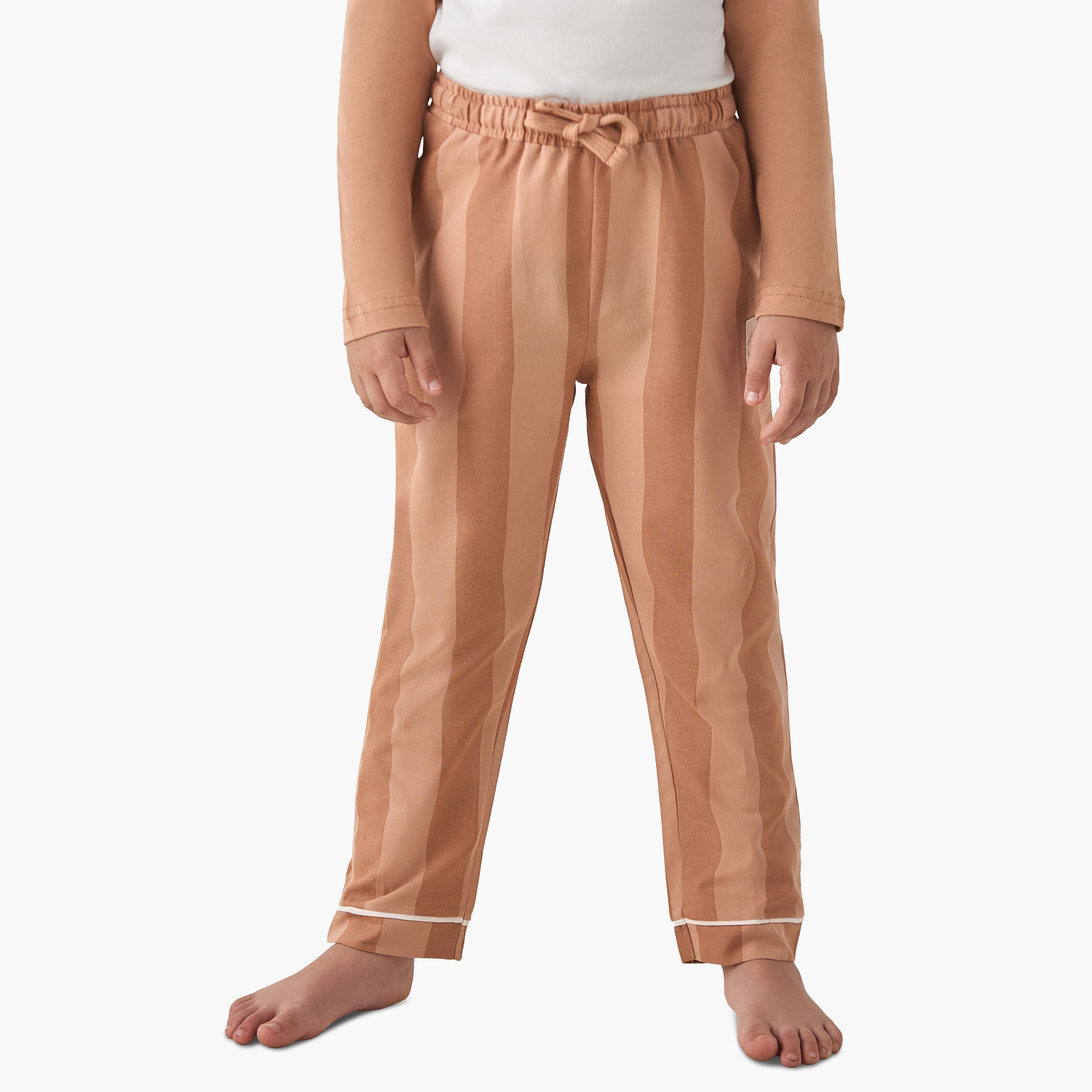 طقم بيجاما مزين بتطريز - قطن ناعم - بأكمام طويلة - ياقة مستديرة للأولاد من جونيورز-boys-clothing-nightwear-image-4