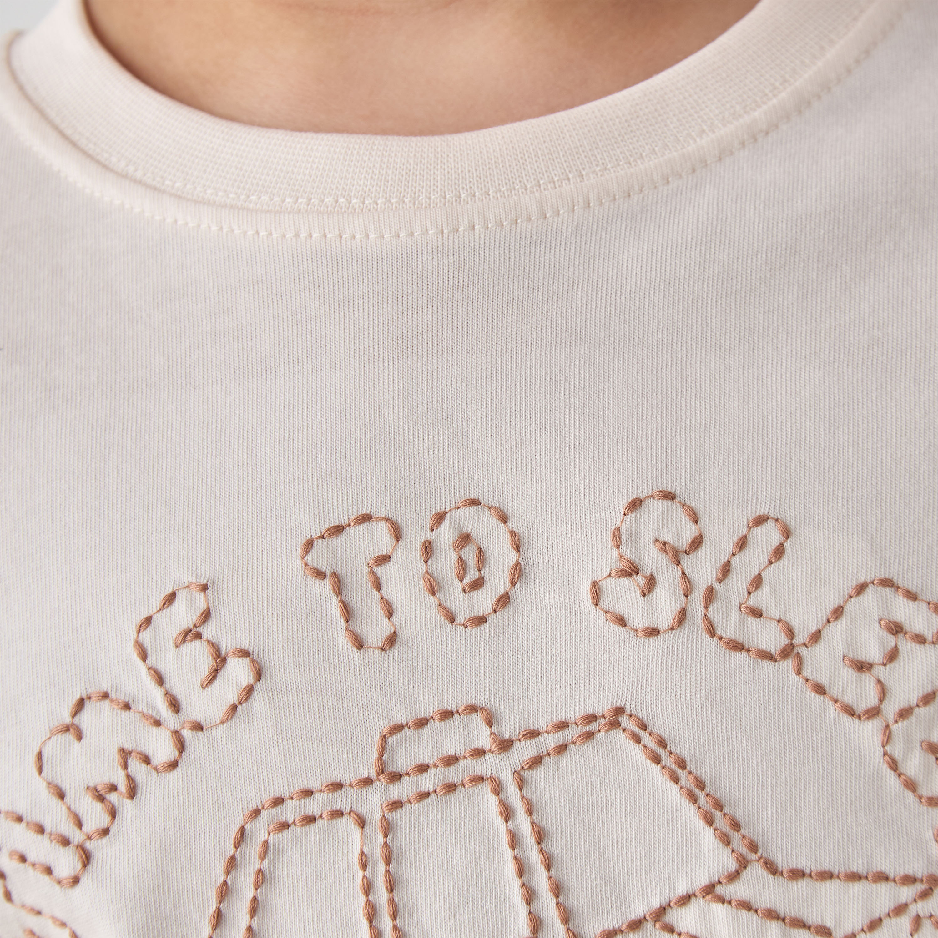 طقم بيجاما مزين بتطريز - قطن ناعم - بأكمام طويلة - ياقة مستديرة للأولاد من جونيورز-boys-clothing-nightwear-image-1