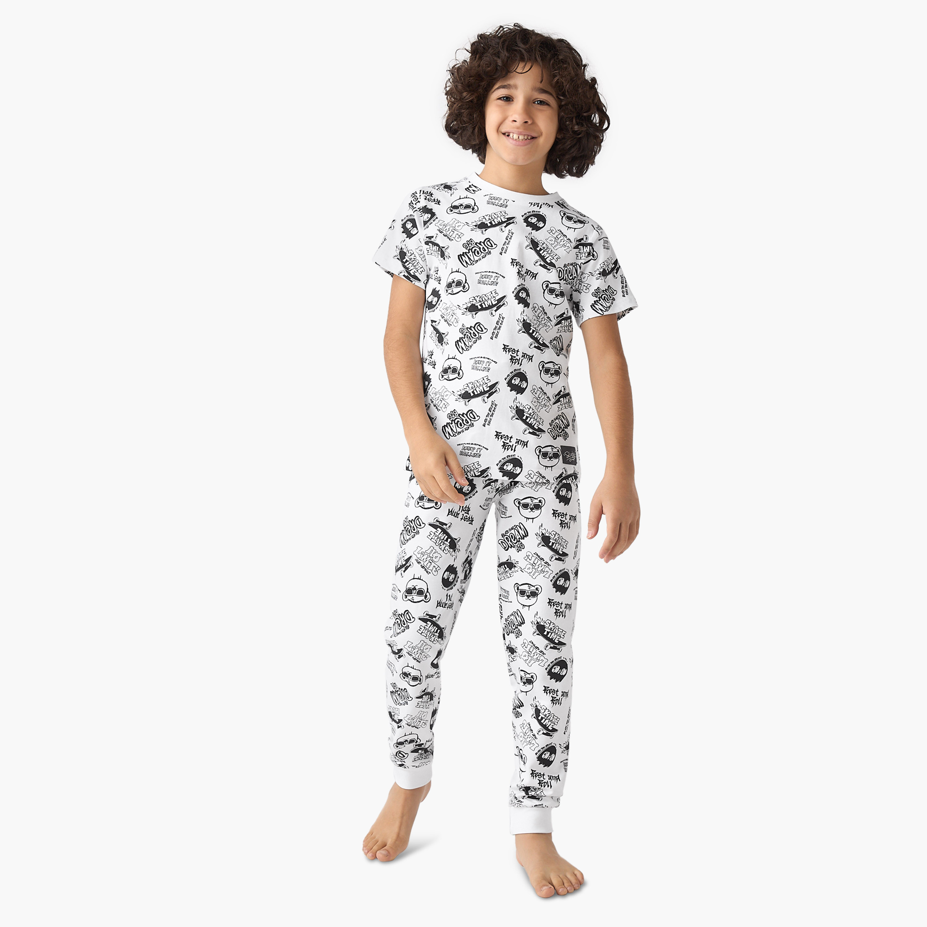 طقم بنطلون بيجاما وتيشيرت بطبعات من جونيورز-boys-clothing-nightwear-image-1