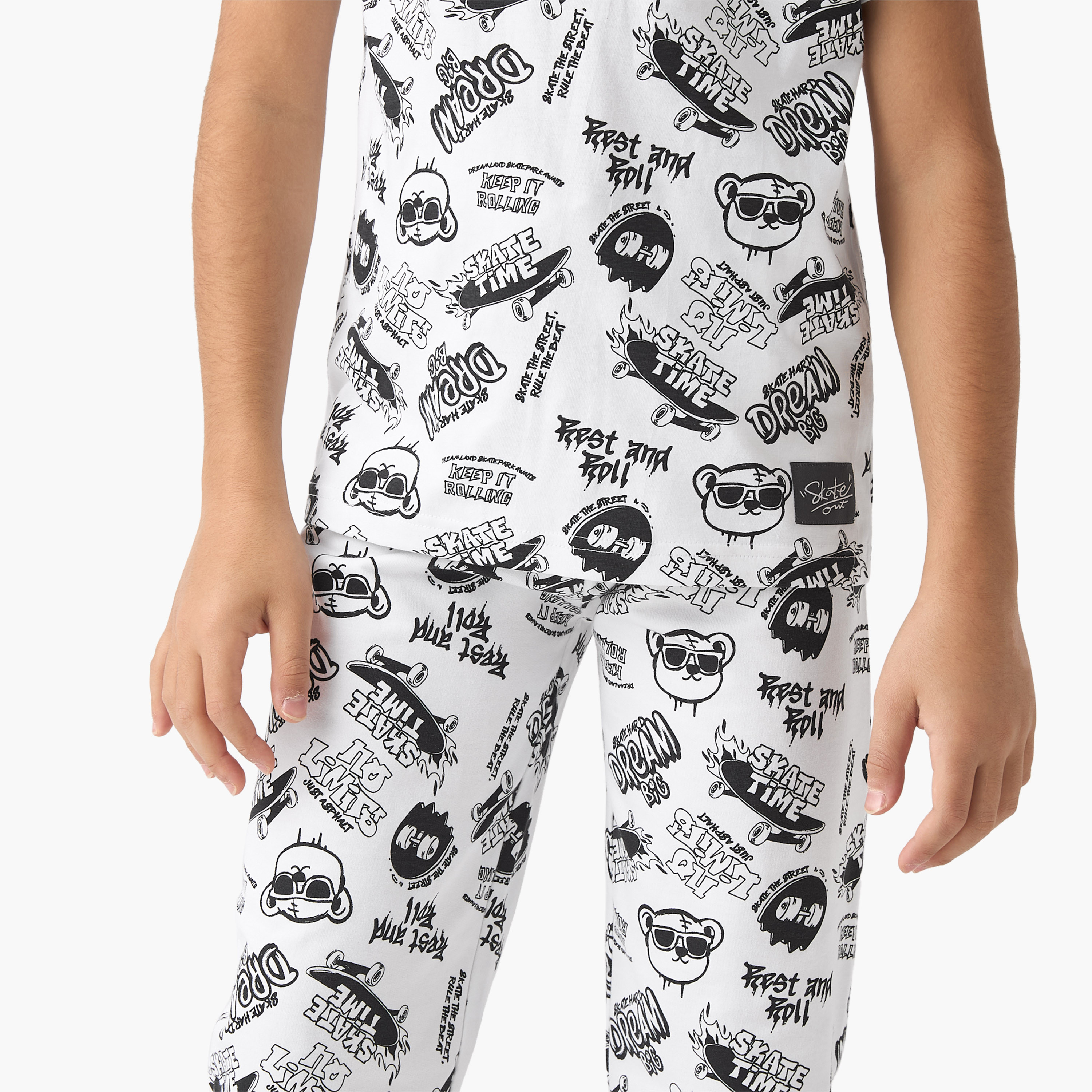 طقم بنطلون بيجاما وتيشيرت بطبعات من جونيورز-boys-clothing-nightwear-image-5