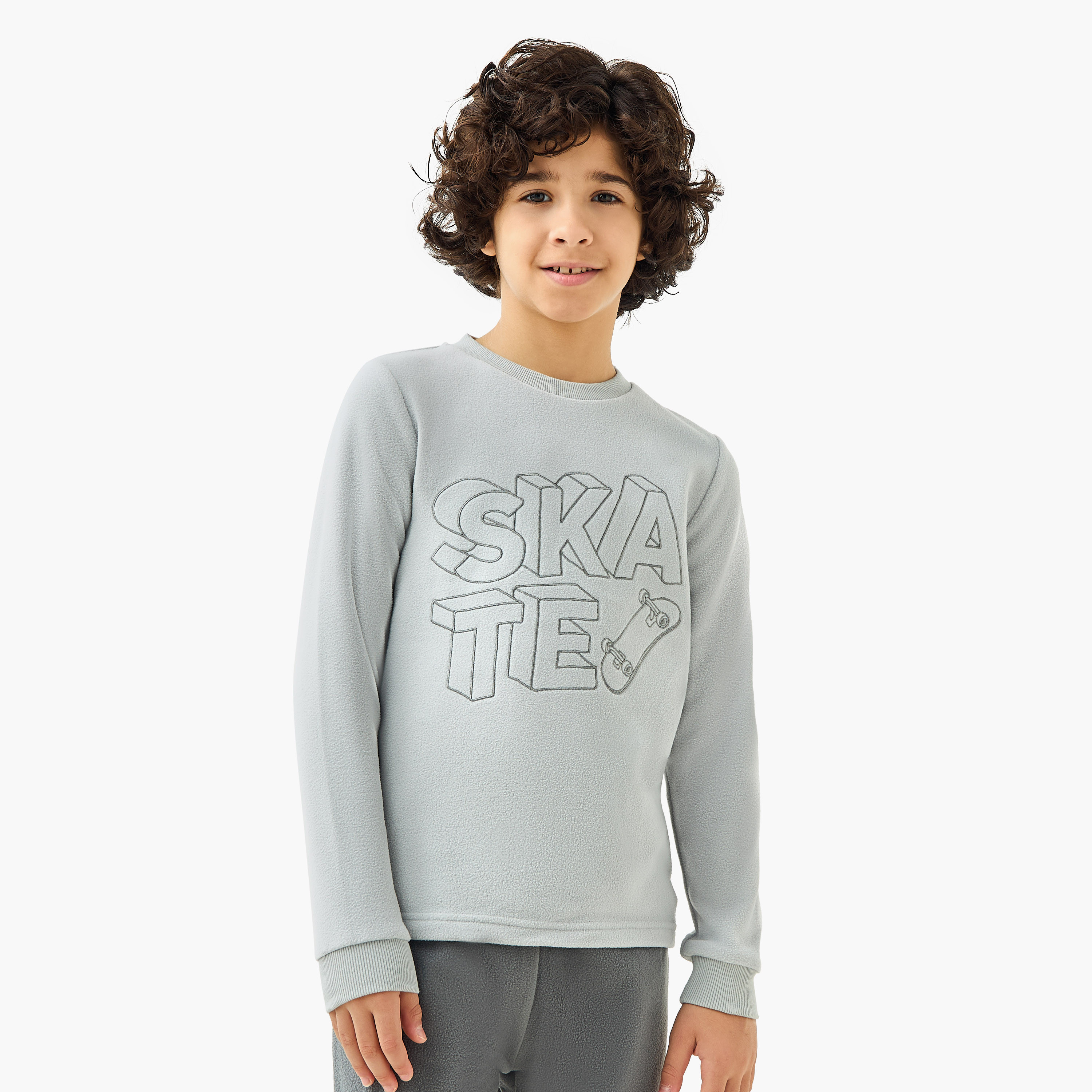 طقم بيجاما وتيشيرت بطبعات التزلج من جونيورز-boys-clothing-nightwear-image-2