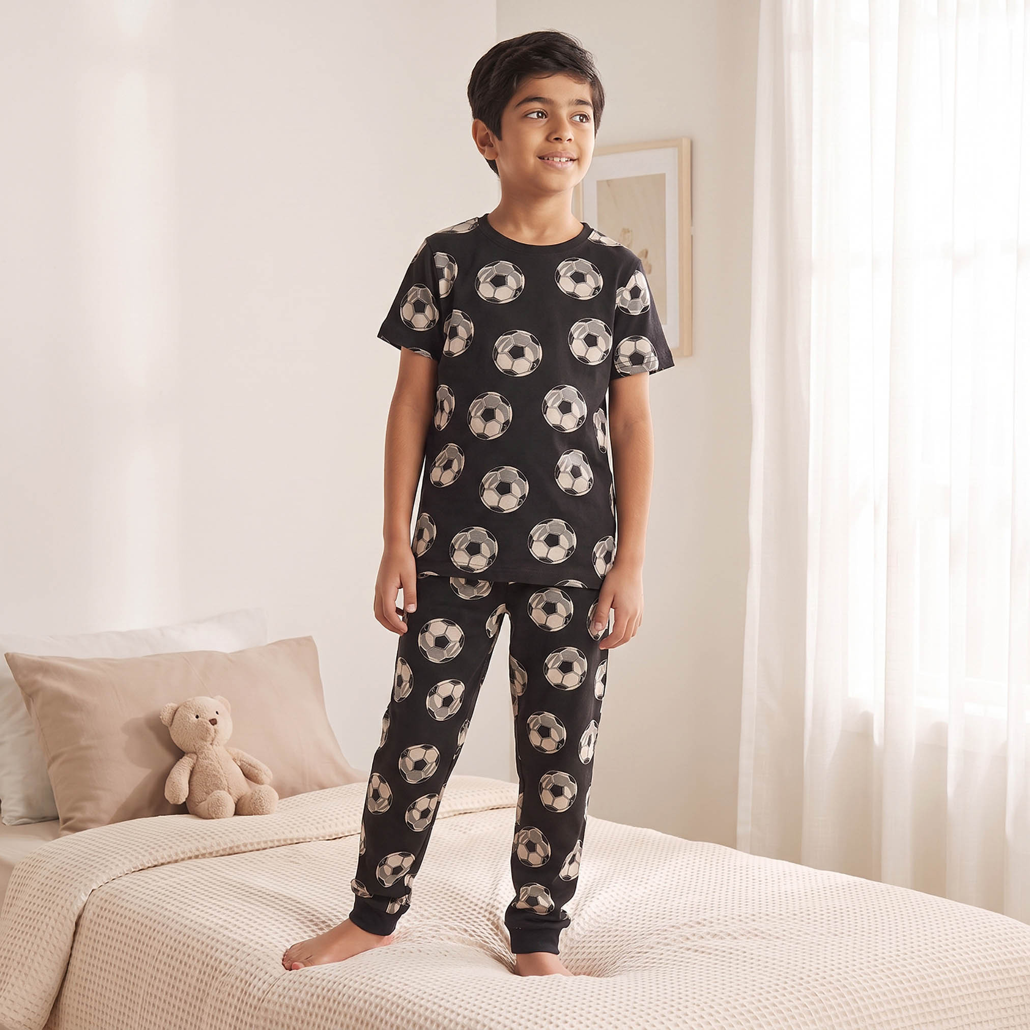 طقم 2 بيجاما قطنية بياقة مستديرة وأكمام قصيرة بطبعة كرة القدم من جونيورز-boys-clothing-nightwear-image-4