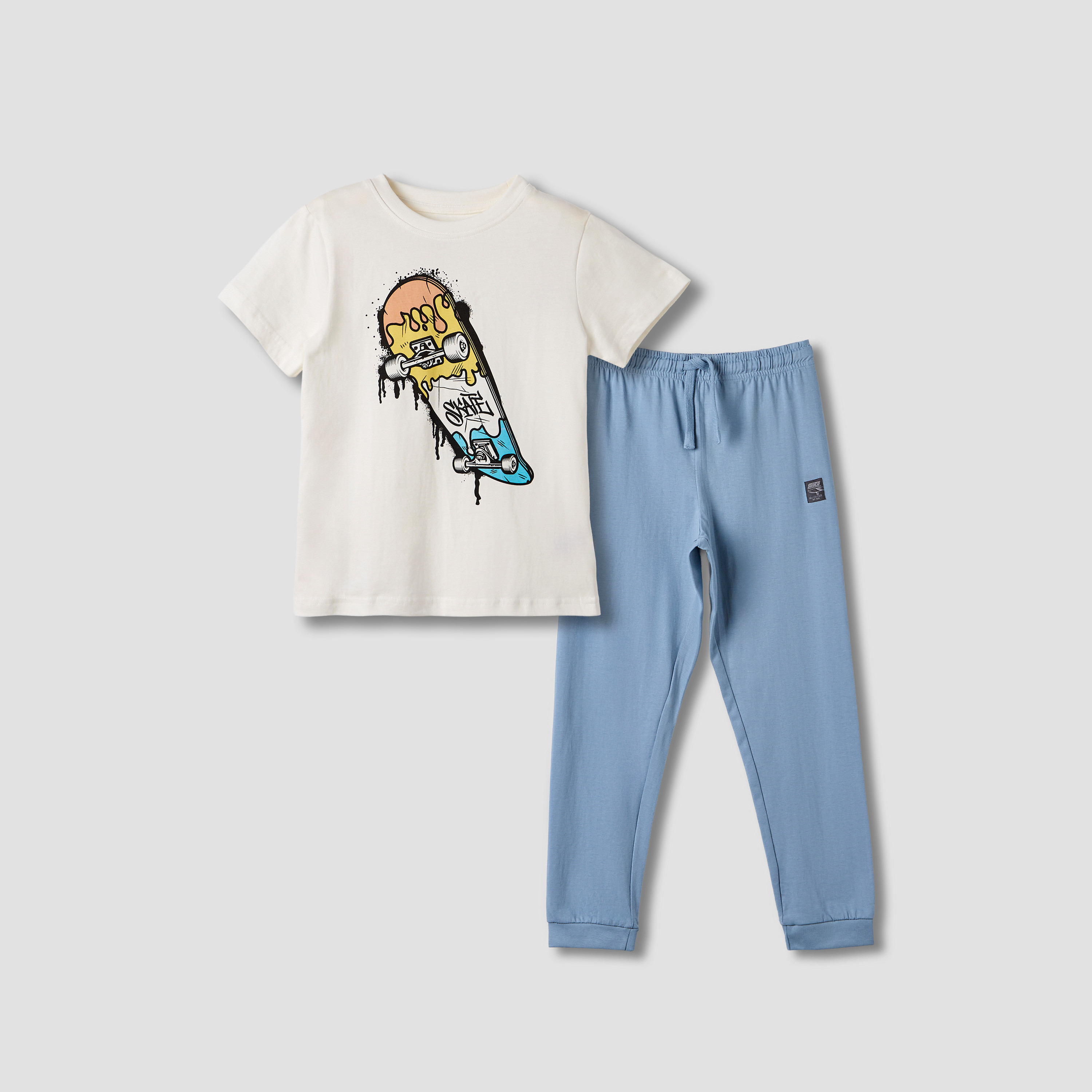 طقم تيشيرت وبنطلون بيجاما بطبعات من جونيورز-boys-clothing-nightwear-image-1
