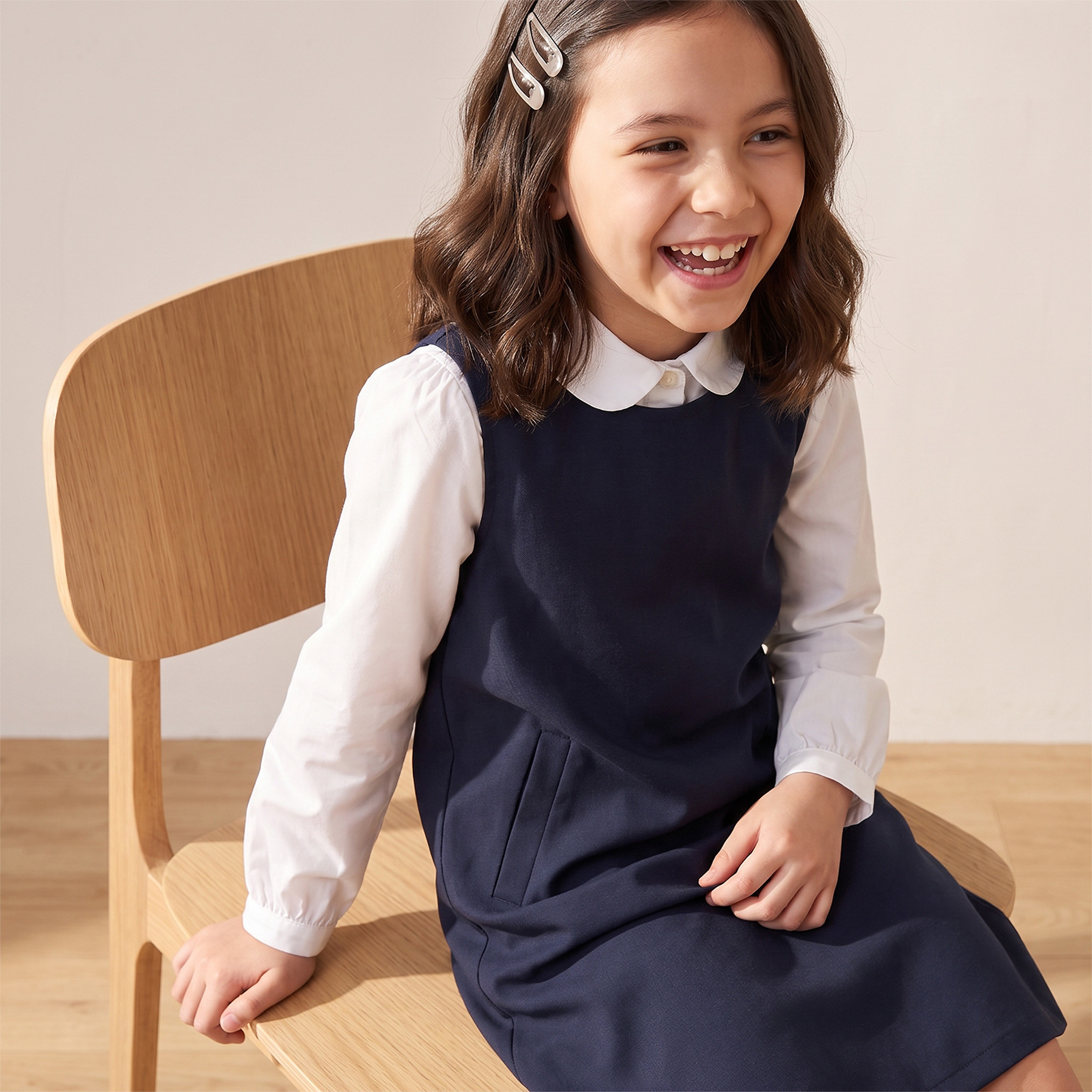 مريلة مدرسية كحلي مع قميص بأكمام طويلة للبنات من جونيورز-girls-clothing-schoolwear-dresses-image-5