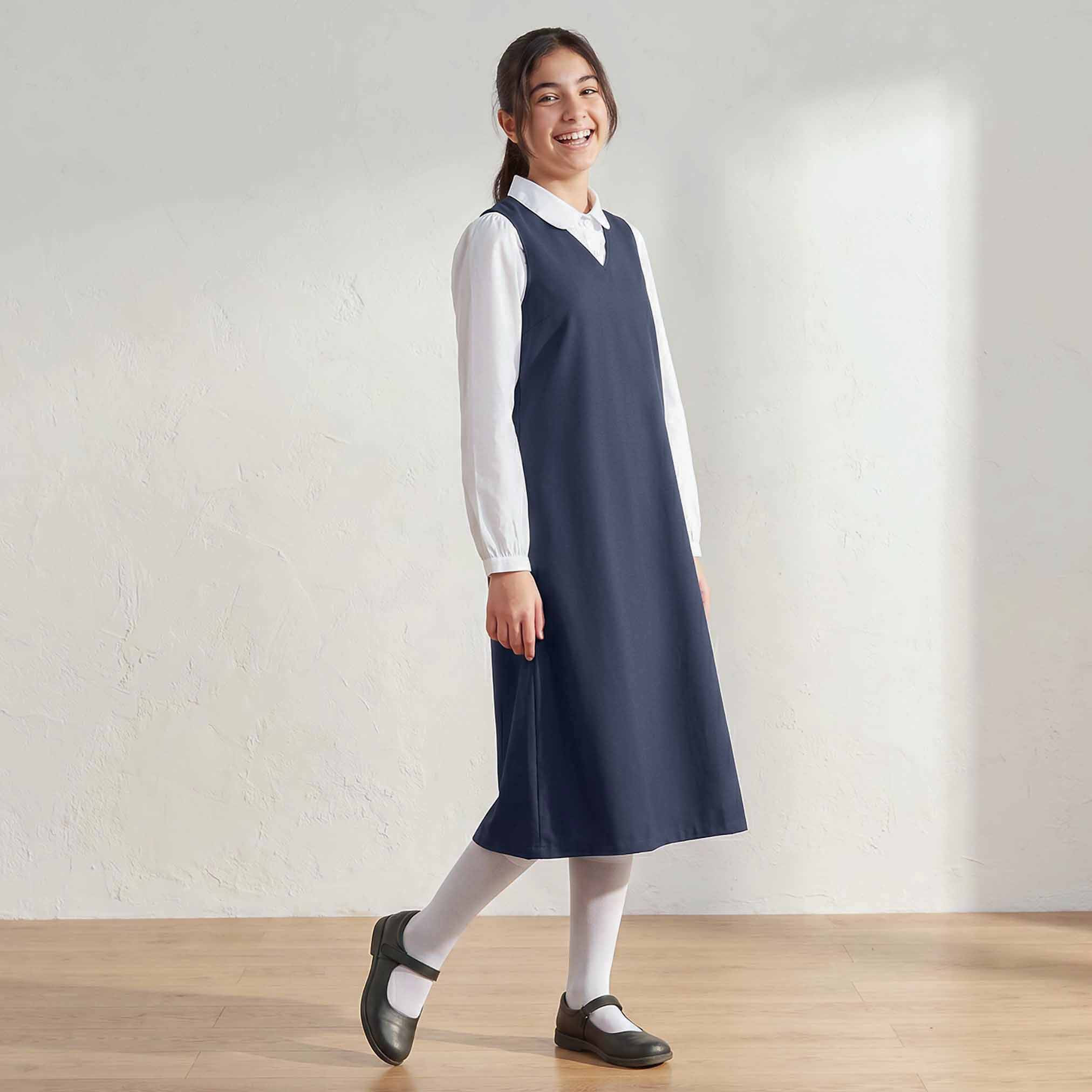 فستان مريلة مدرسي كحلي بياقة V للبنات من جونيورز-girls-clothing-schoolwear-dresses-image-1