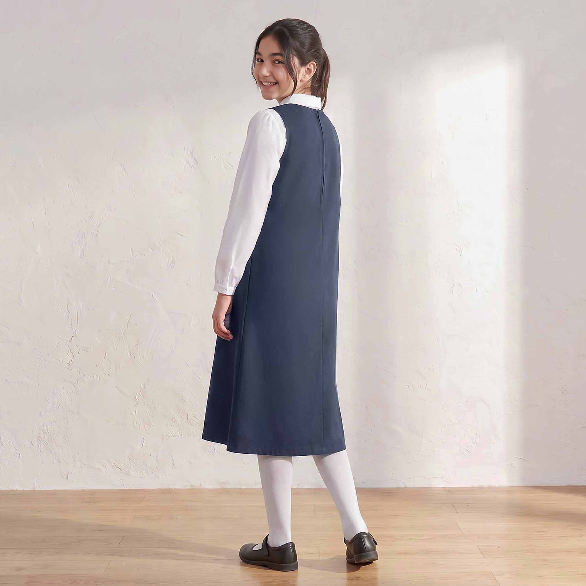 فستان مريلة مدرسي كحلي بياقة V للبنات من جونيورز-girls-clothing-schoolwear-dresses-image-2