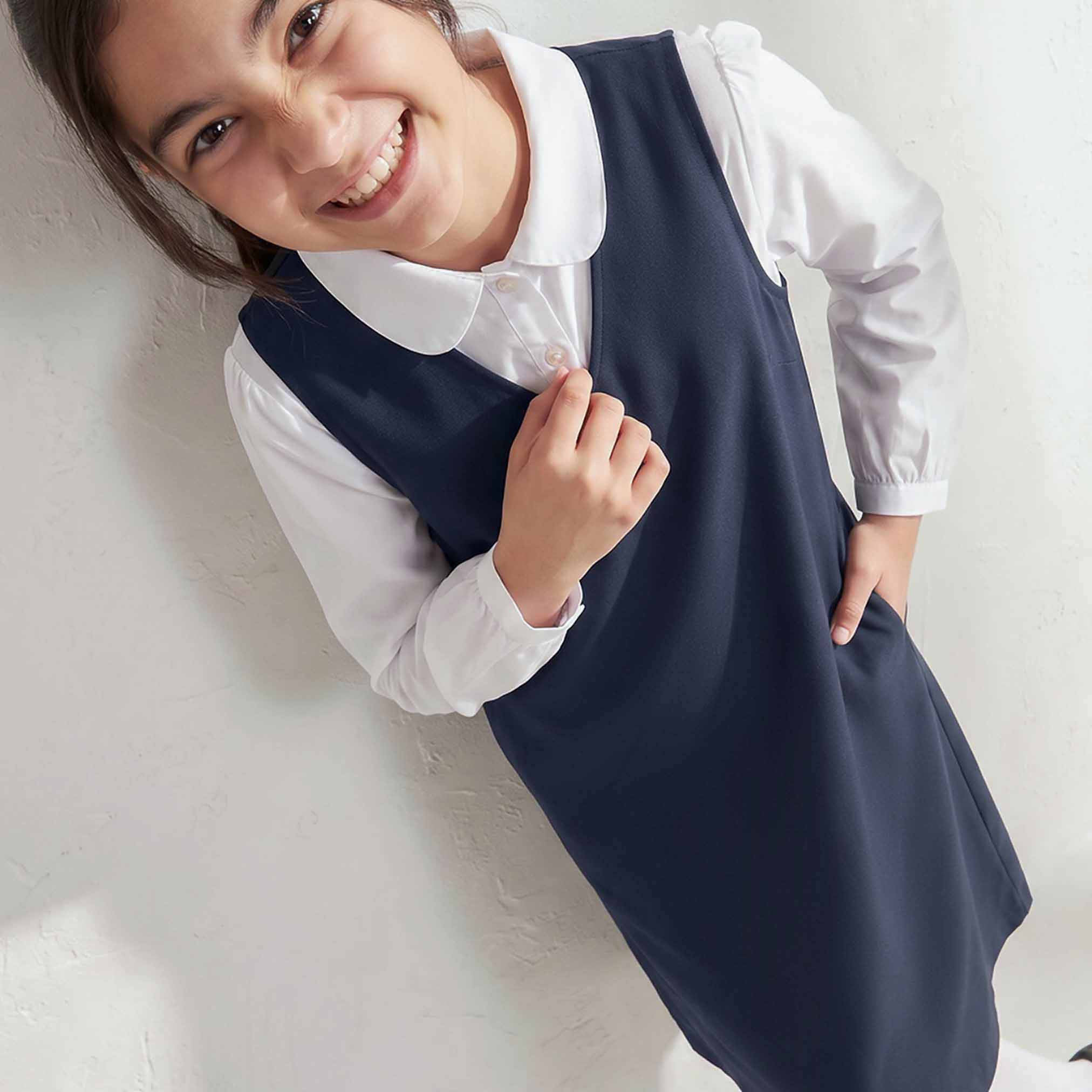 فستان مريلة مدرسي كحلي بياقة V للبنات من جونيورز-girls-clothing-schoolwear-dresses-image-5